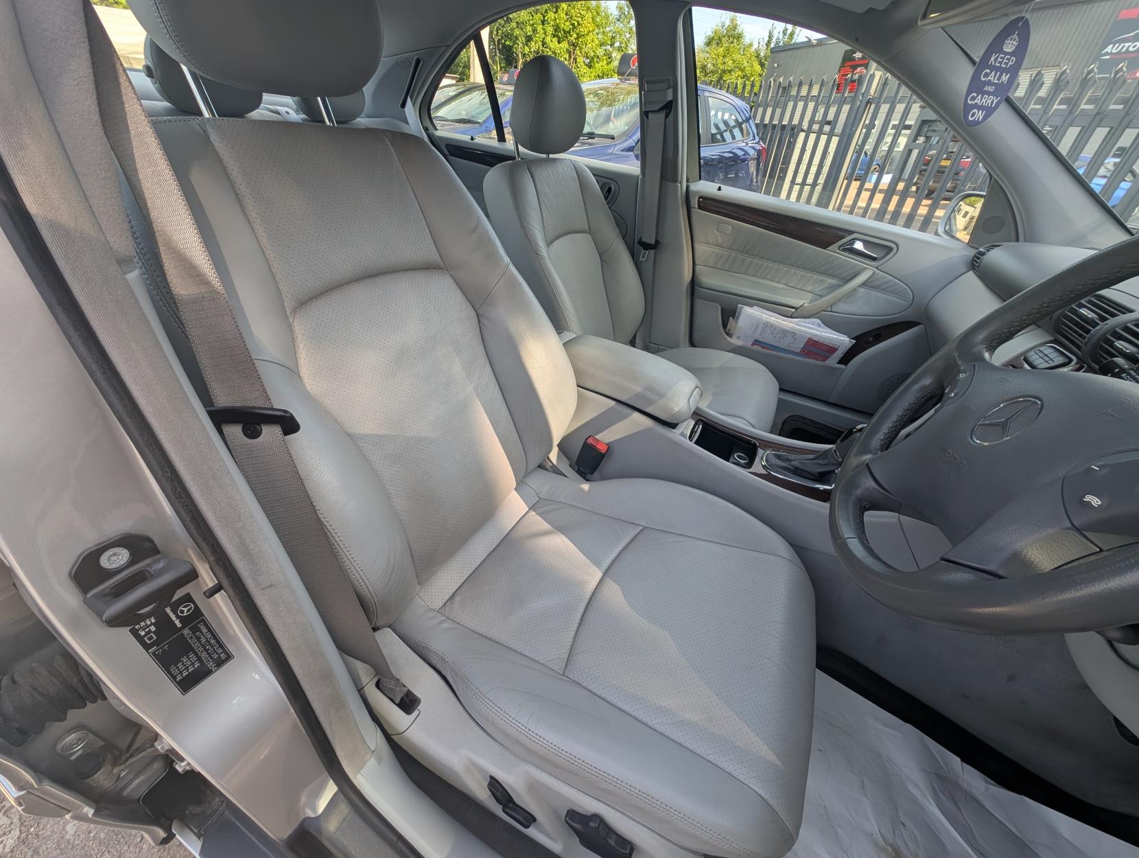 Mercedes-Benz C Class 2.0 C180 Elegance Saloon 4dr Petrol Automatic (227 g/km, 129 bhp)