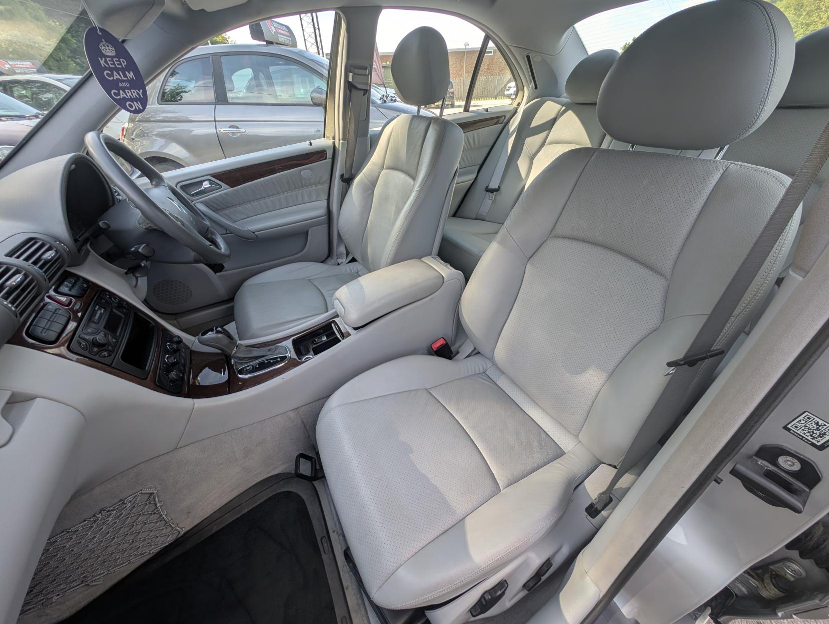 Mercedes-Benz C Class 2.0 C180 Elegance Saloon 4dr Petrol Automatic (227 g/km, 129 bhp)