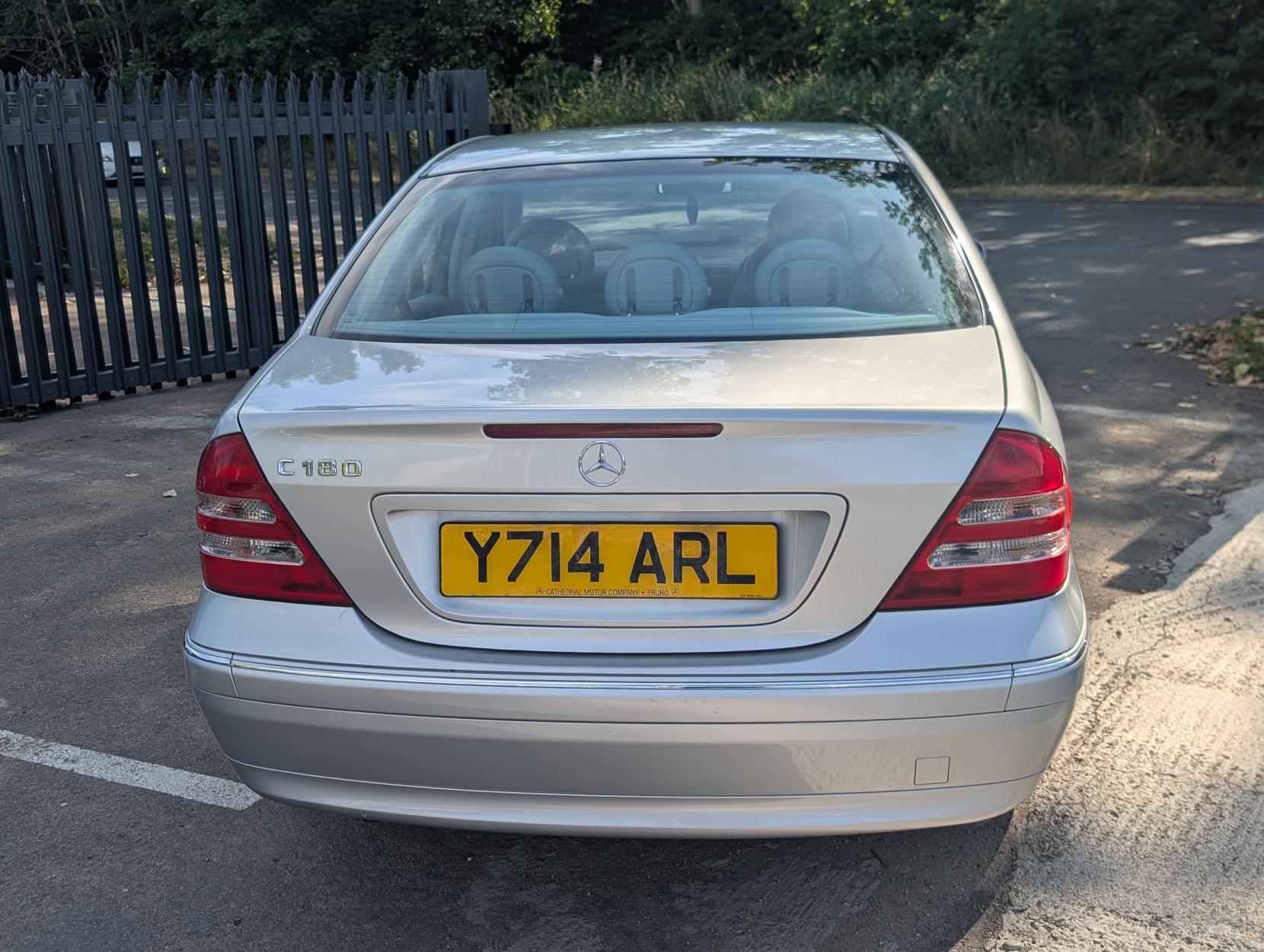 Mercedes-Benz C Class 2.0 C180 Elegance Saloon 4dr Petrol Automatic (227 g/km, 129 bhp)