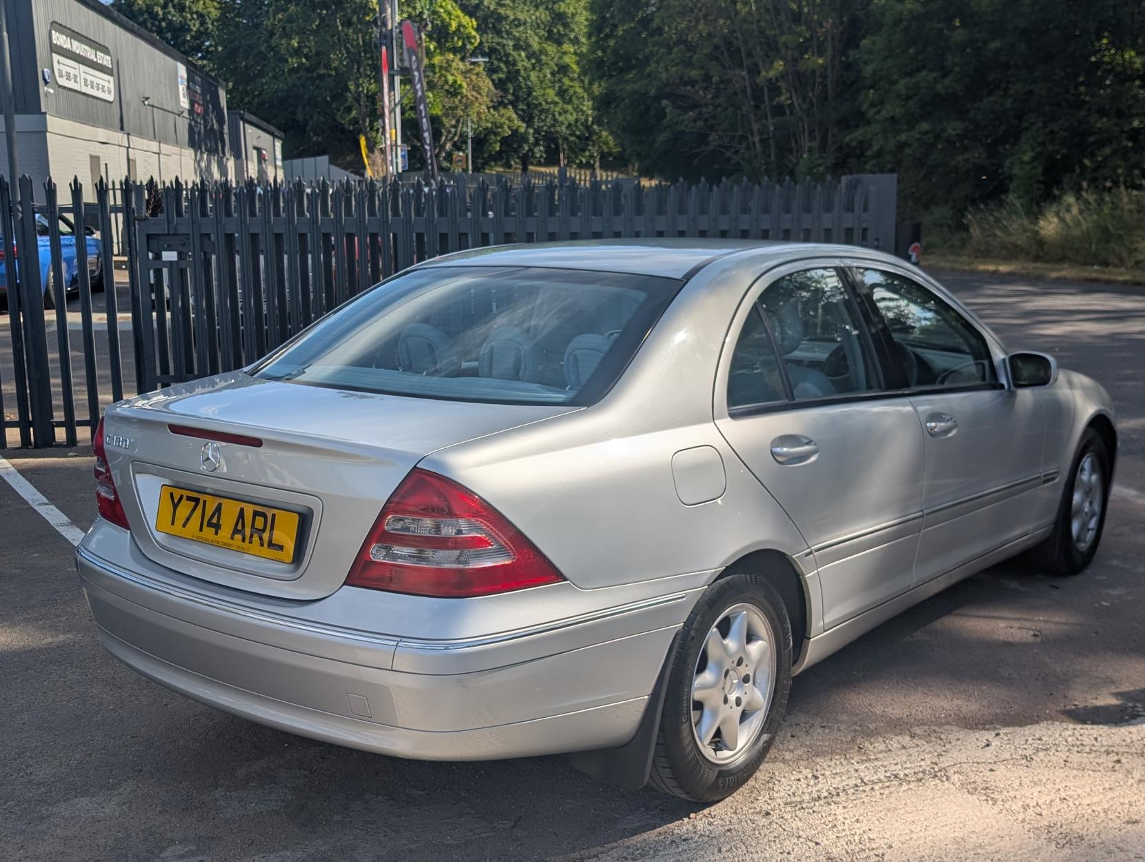 Mercedes-Benz C Class 2.0 C180 Elegance Saloon 4dr Petrol Automatic (227 g/km, 129 bhp)