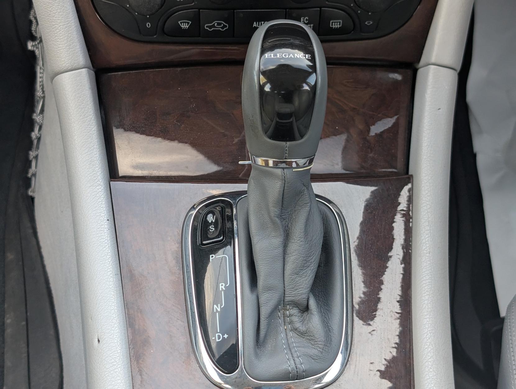 Mercedes-Benz C Class 2.0 C180 Elegance Saloon 4dr Petrol Automatic (227 g/km, 129 bhp)