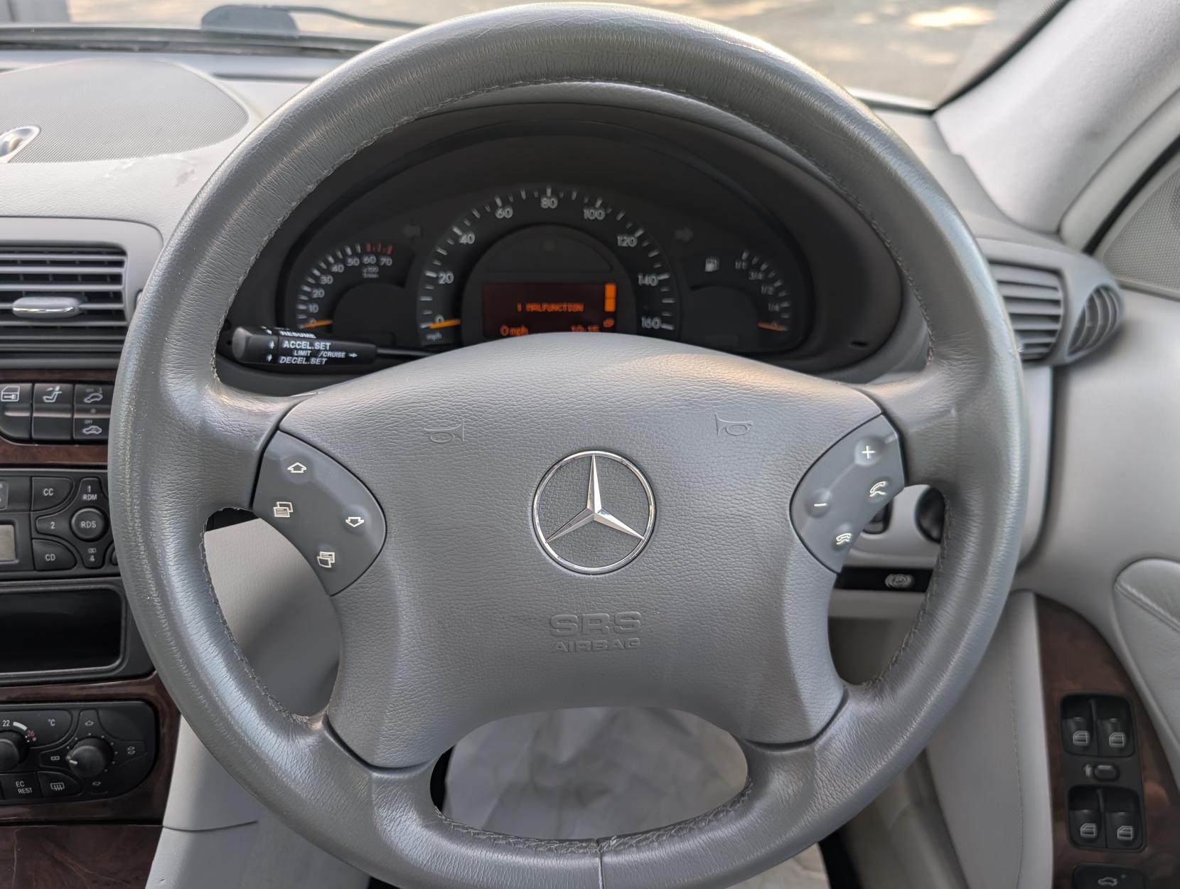 Mercedes-Benz C Class 2.0 C180 Elegance Saloon 4dr Petrol Automatic (227 g/km, 129 bhp)