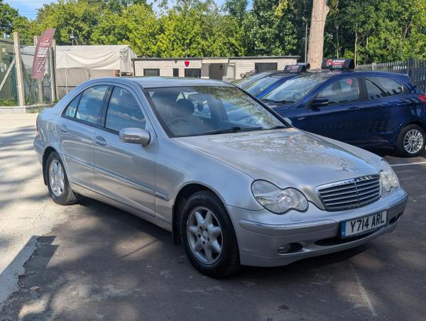 Mercedes-Benz C Class 2.0 C180 Elegance Saloon 4dr Petrol Automatic (227 g/km, 129 bhp)