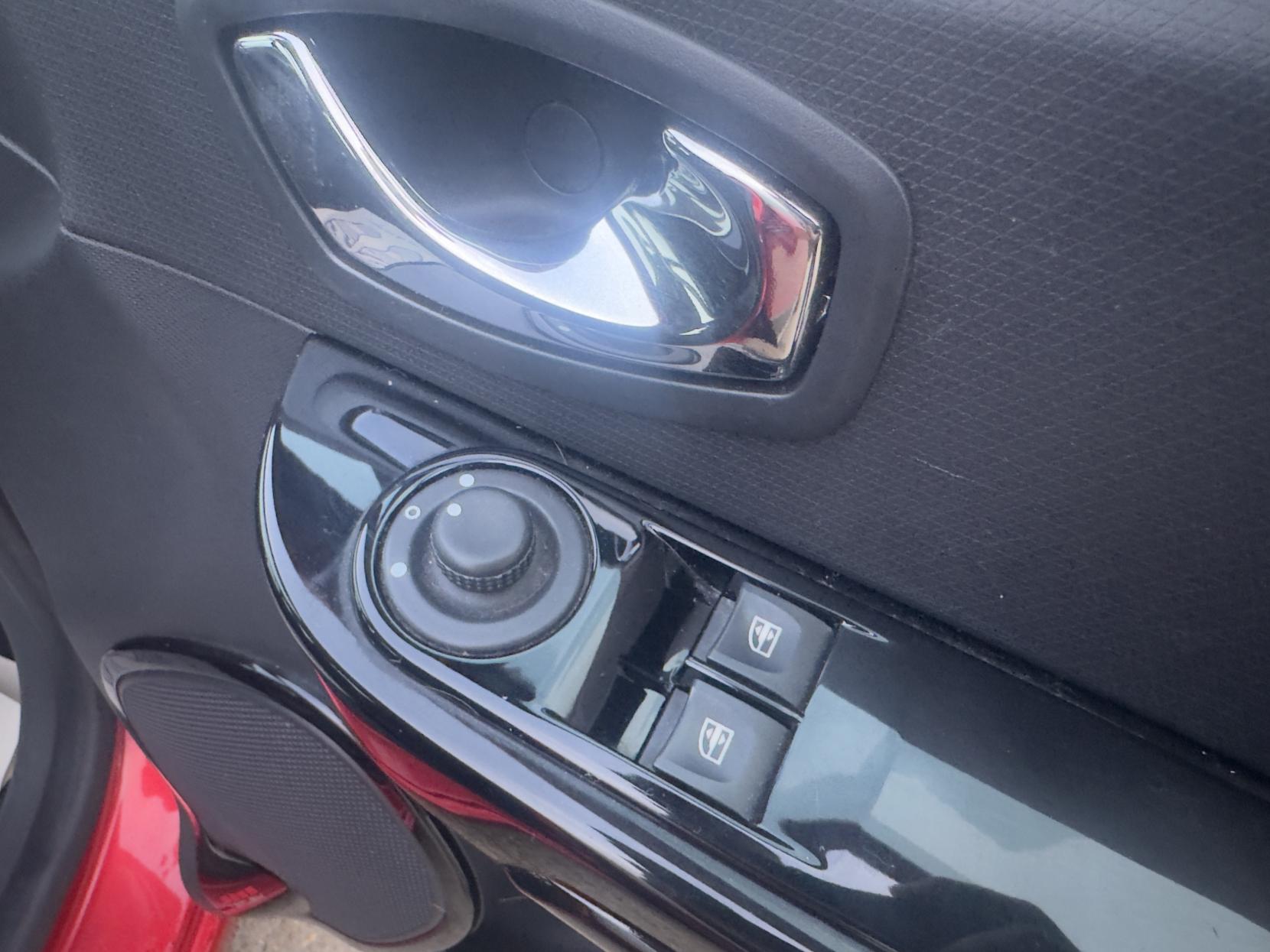 Renault Clio 0.9 TCe Dynamique MediaNav Hatchback 5dr Petrol Manual Euro 5 (s/s) (90 ps)