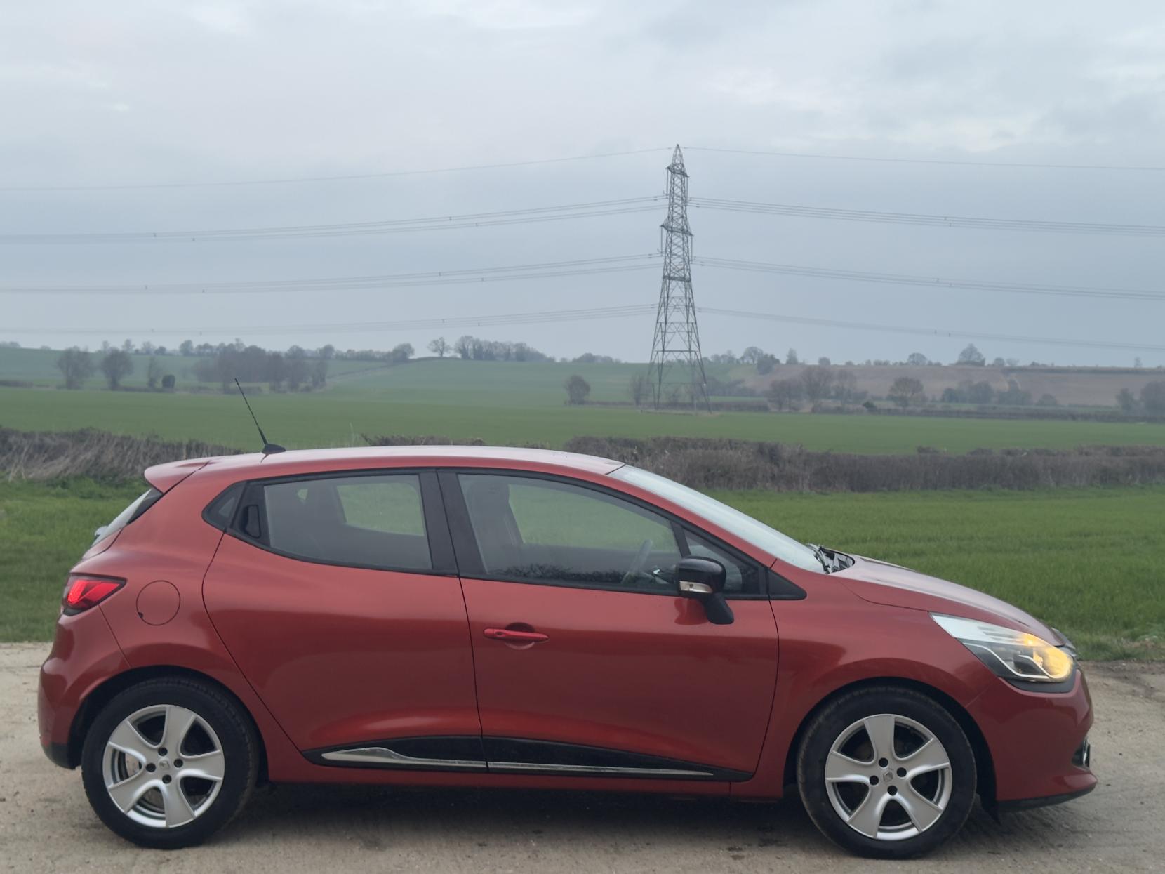 Renault Clio 0.9 TCe Dynamique MediaNav Hatchback 5dr Petrol Manual Euro 5 (s/s) (90 ps)