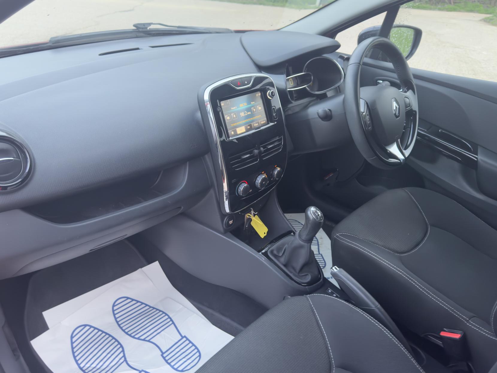 Renault Clio 0.9 TCe Dynamique MediaNav Hatchback 5dr Petrol Manual Euro 5 (s/s) (90 ps)