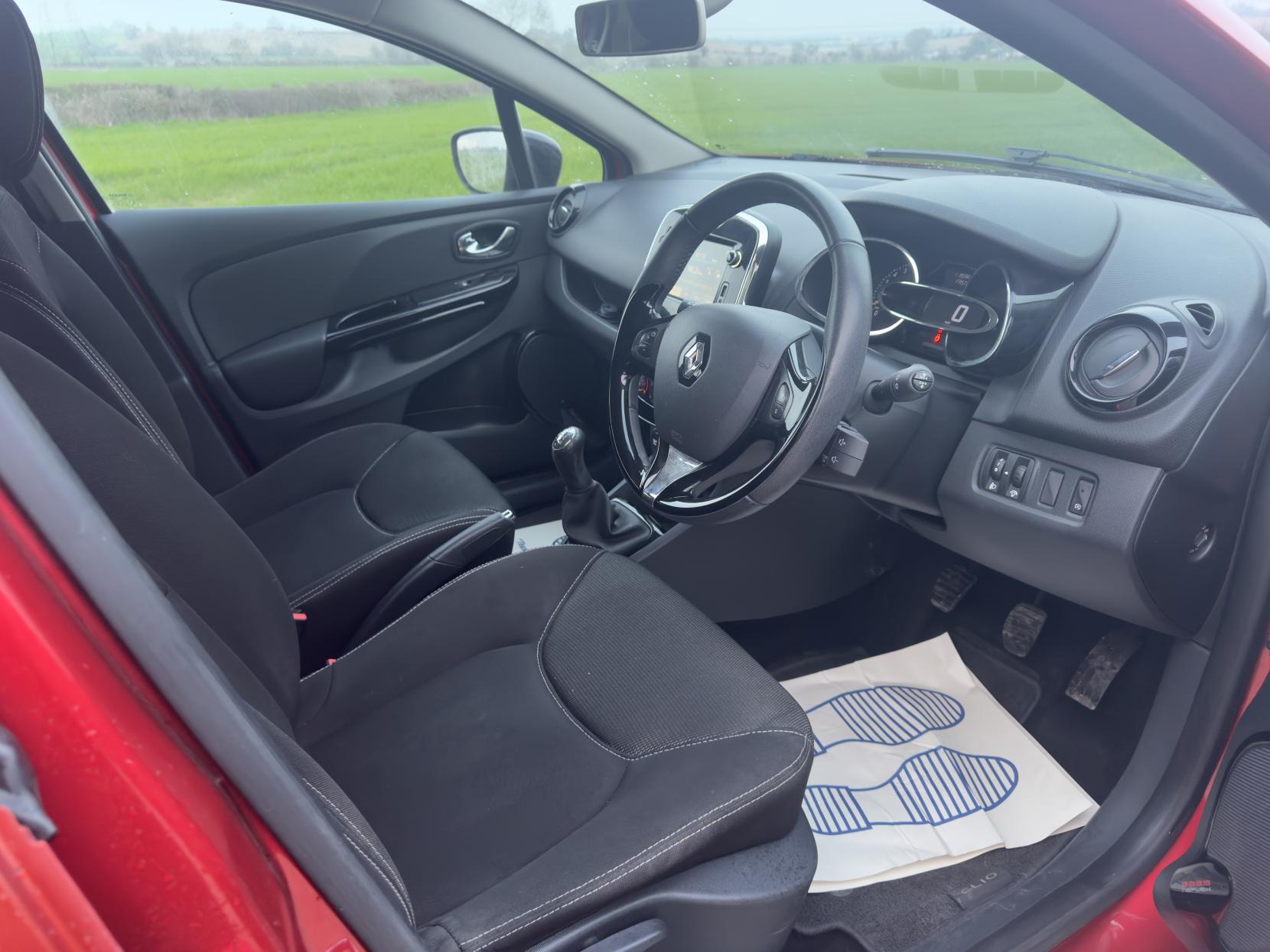 Renault Clio 0.9 TCe Dynamique MediaNav Hatchback 5dr Petrol Manual Euro 5 (s/s) (90 ps)