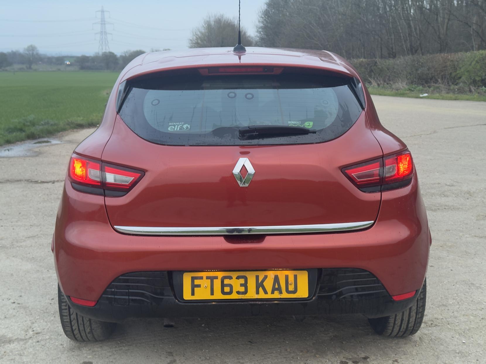 Renault Clio 0.9 TCe Dynamique MediaNav Hatchback 5dr Petrol Manual Euro 5 (s/s) (90 ps)