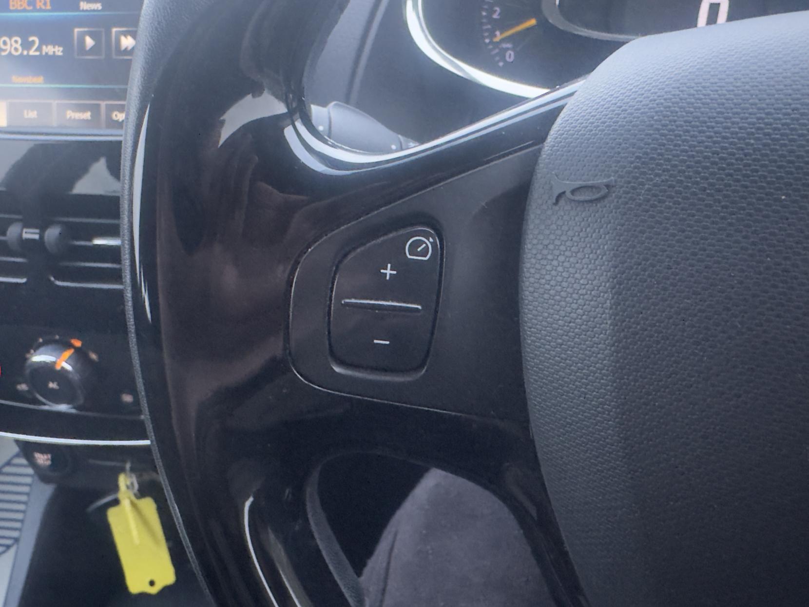 Renault Clio 0.9 TCe Dynamique MediaNav Hatchback 5dr Petrol Manual Euro 5 (s/s) (90 ps)