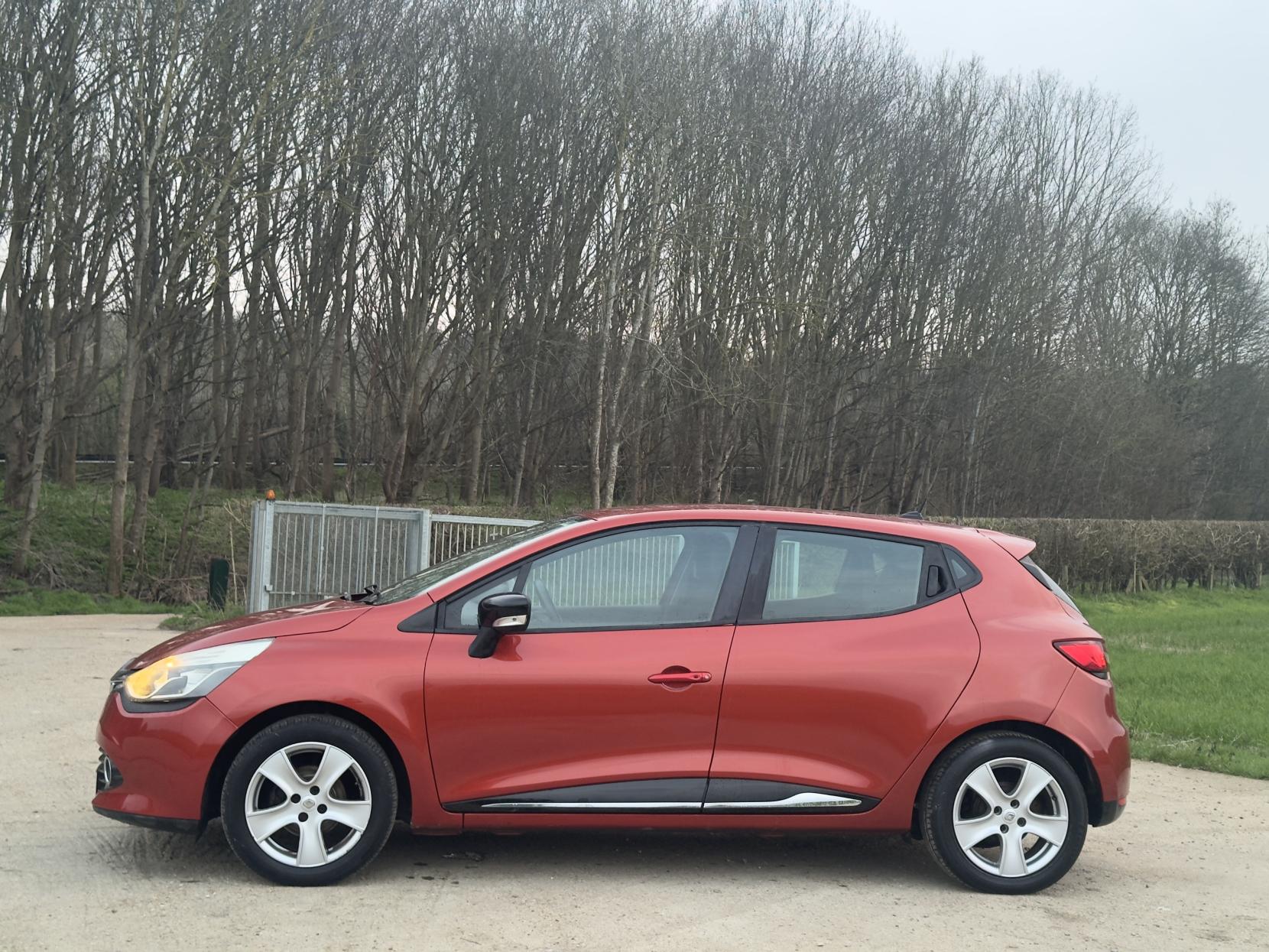 Renault Clio 0.9 TCe Dynamique MediaNav Hatchback 5dr Petrol Manual Euro 5 (s/s) (90 ps)