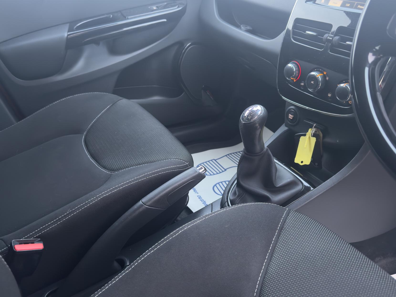 Renault Clio 0.9 TCe Dynamique MediaNav Hatchback 5dr Petrol Manual Euro 5 (s/s) (90 ps)