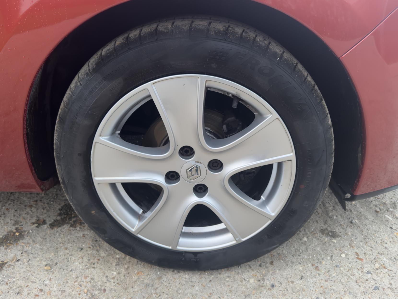 Renault Clio 0.9 TCe Dynamique MediaNav Hatchback 5dr Petrol Manual Euro 5 (s/s) (90 ps)