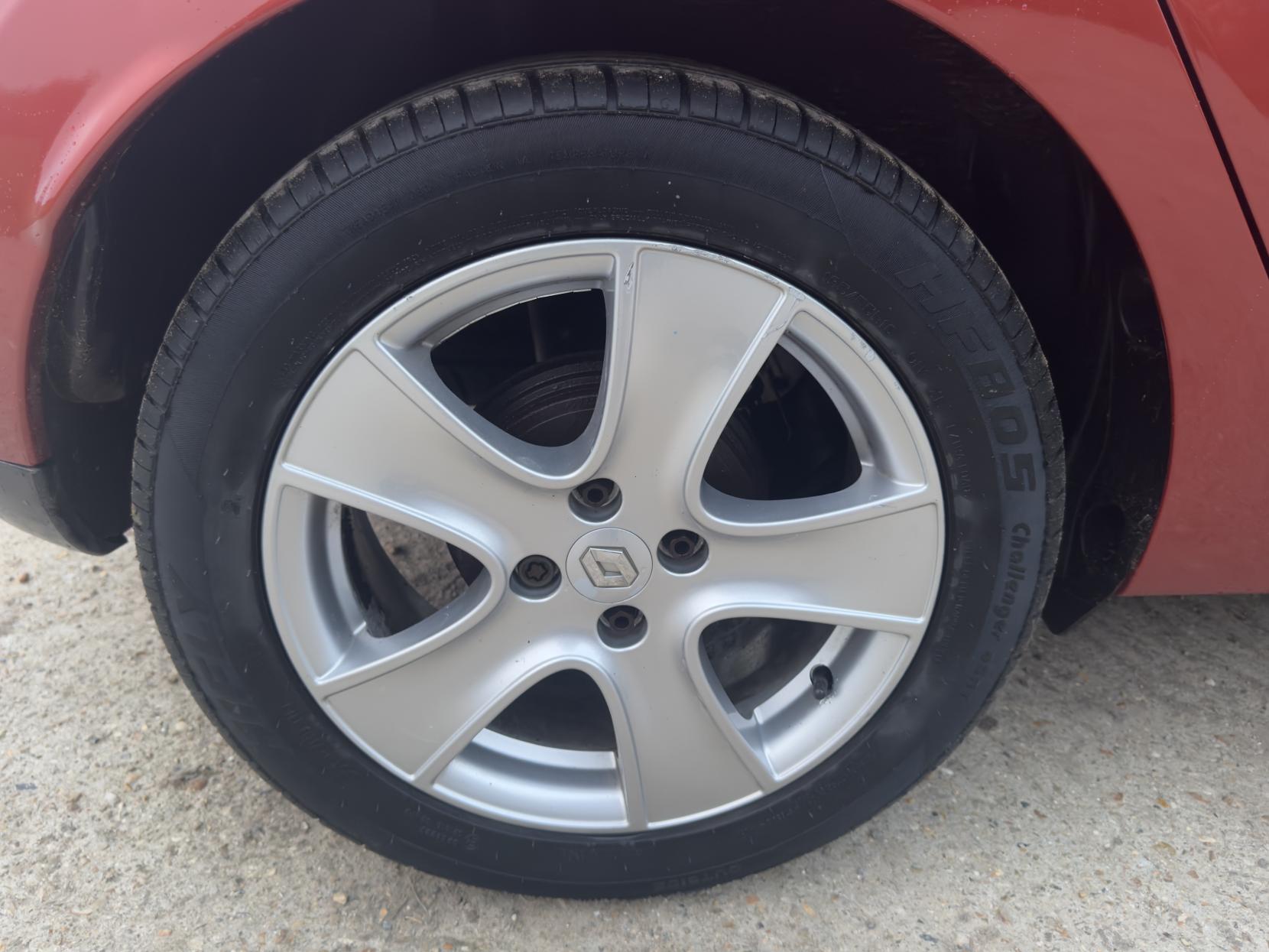 Renault Clio 0.9 TCe Dynamique MediaNav Hatchback 5dr Petrol Manual Euro 5 (s/s) (90 ps)