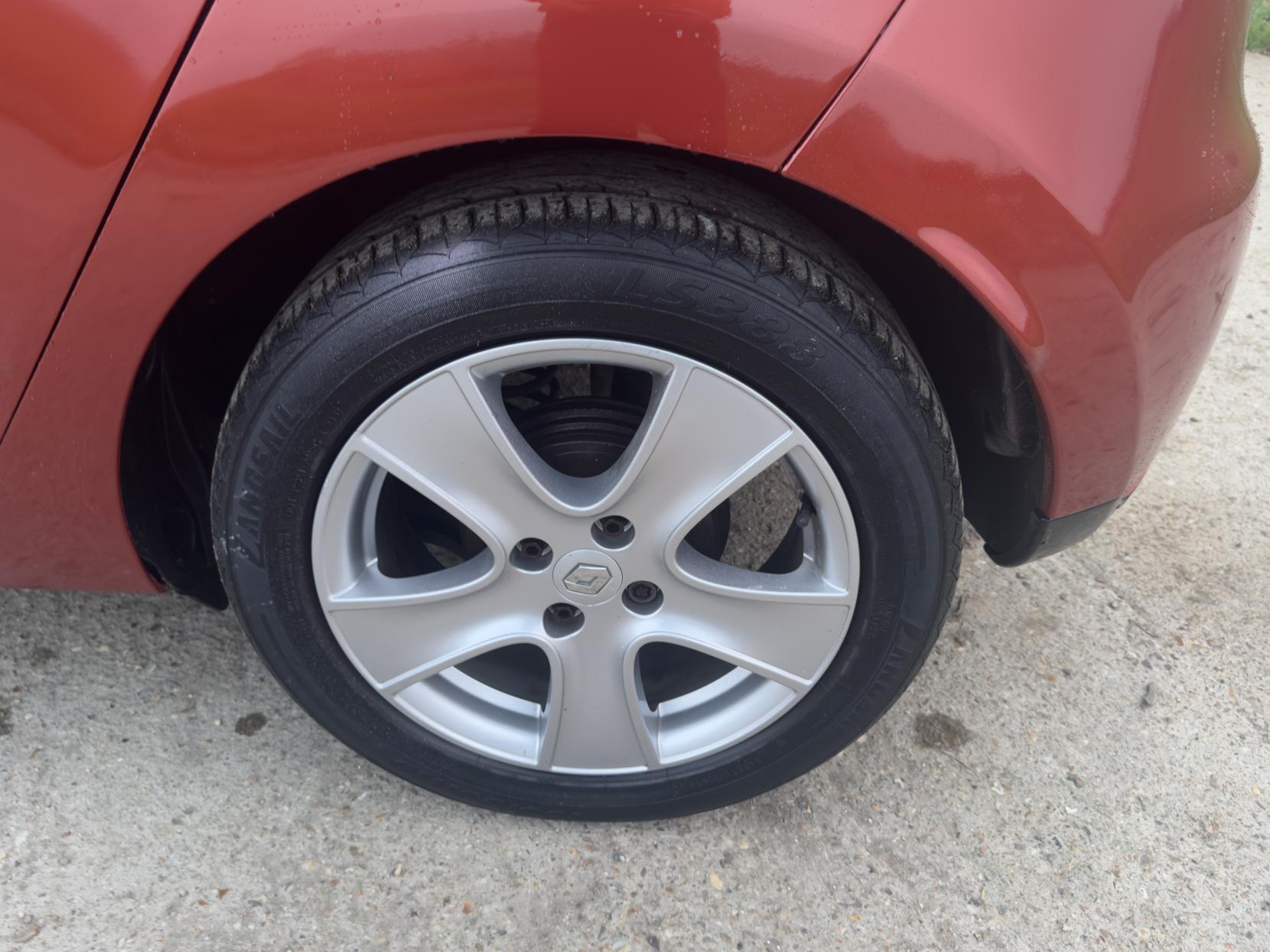 Renault Clio 0.9 TCe Dynamique MediaNav Hatchback 5dr Petrol Manual Euro 5 (s/s) (90 ps)