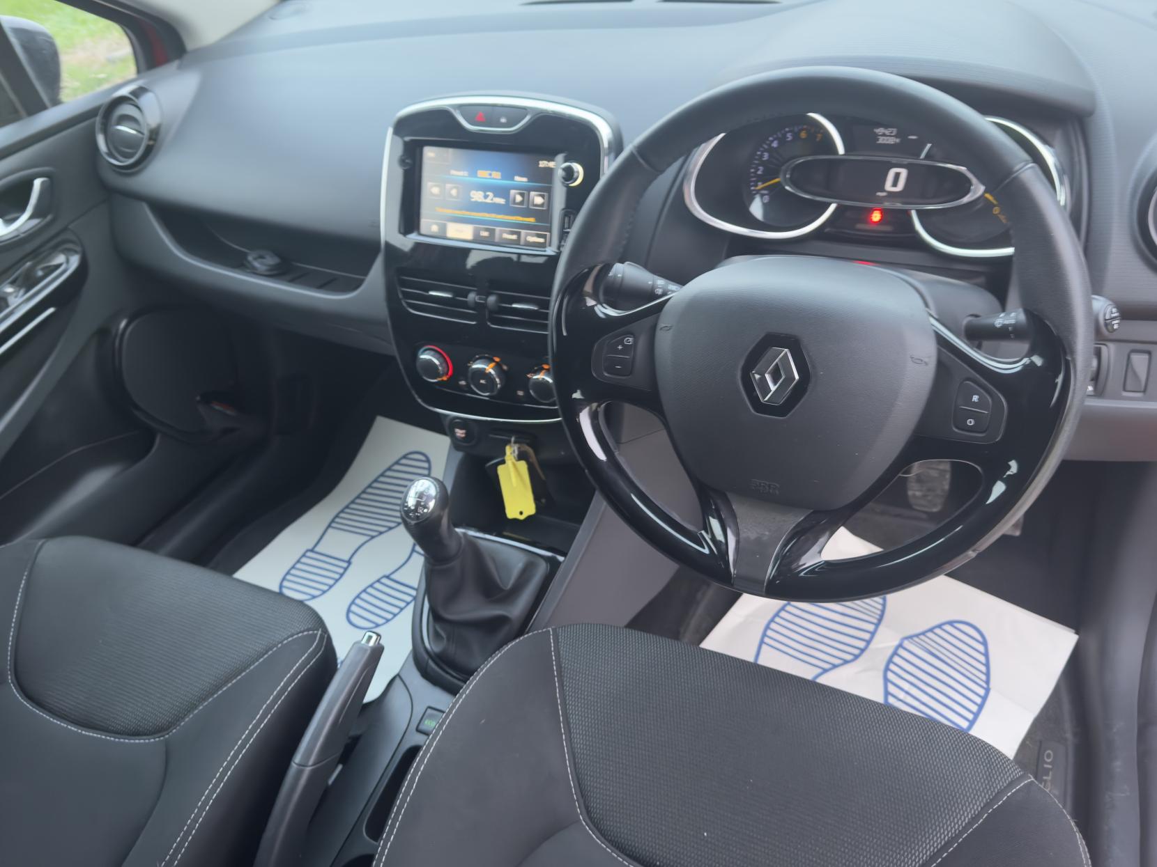 Renault Clio 0.9 TCe Dynamique MediaNav Hatchback 5dr Petrol Manual Euro 5 (s/s) (90 ps)