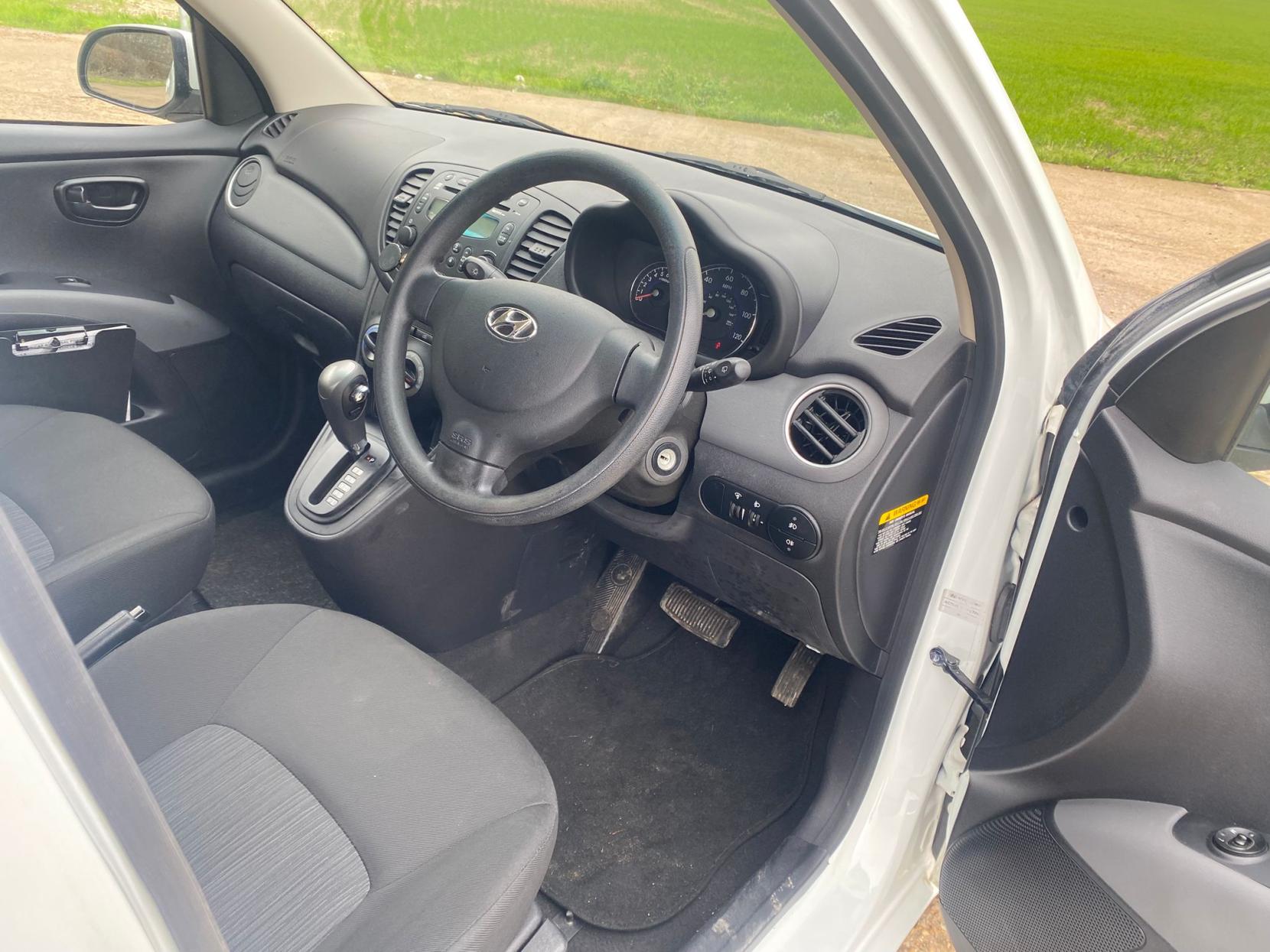 Hyundai i10 1.2 Active Hatchback 5dr Petrol Auto Euro 5 (85 bhp)