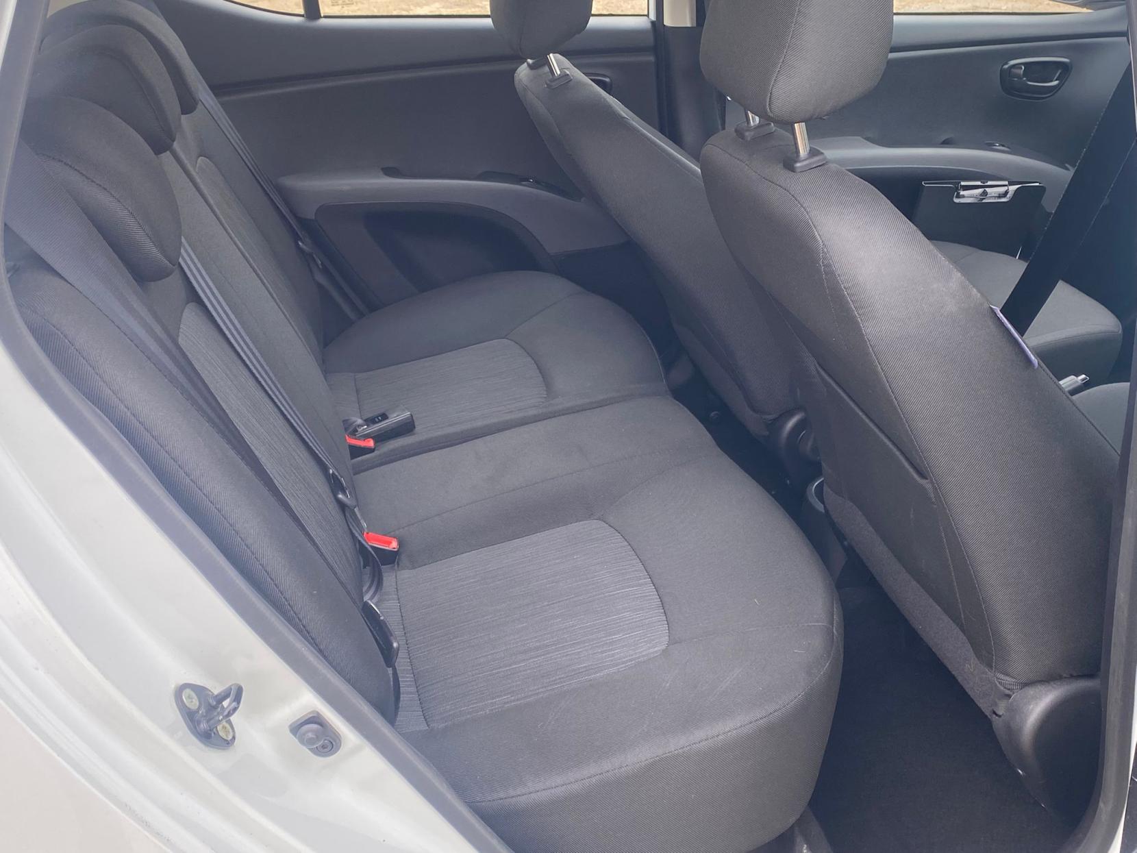 Hyundai i10 1.2 Active Hatchback 5dr Petrol Auto Euro 5 (85 bhp)