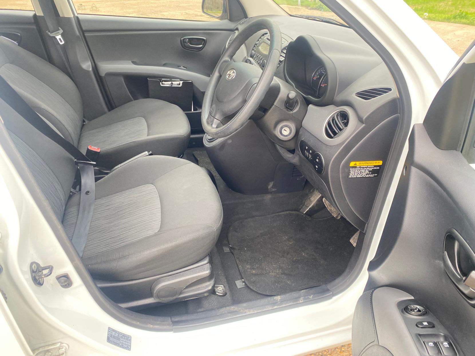 Hyundai i10 1.2 Active Hatchback 5dr Petrol Auto Euro 5 (85 bhp)