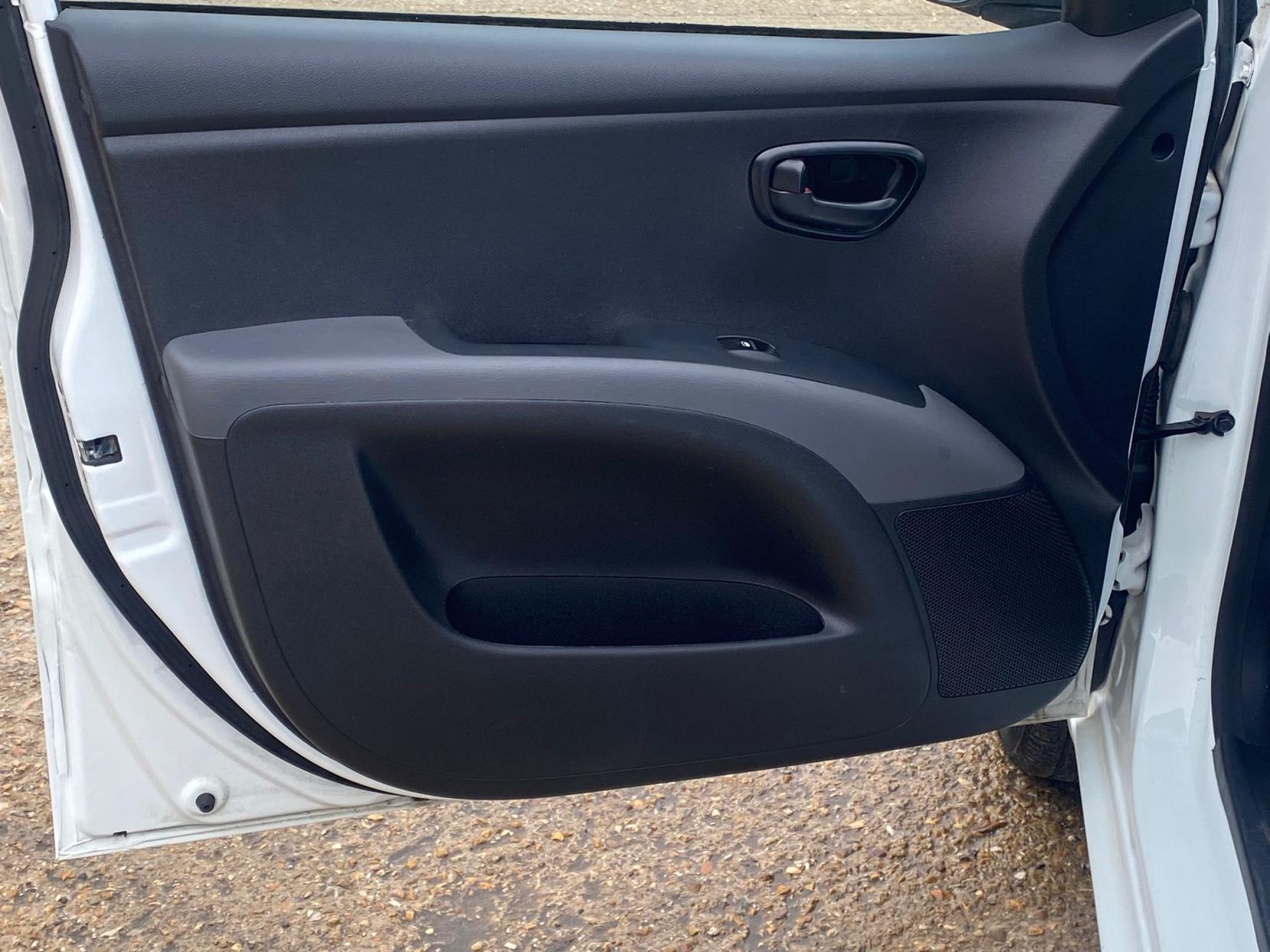 Hyundai i10 1.2 Active Hatchback 5dr Petrol Auto Euro 5 (85 bhp)