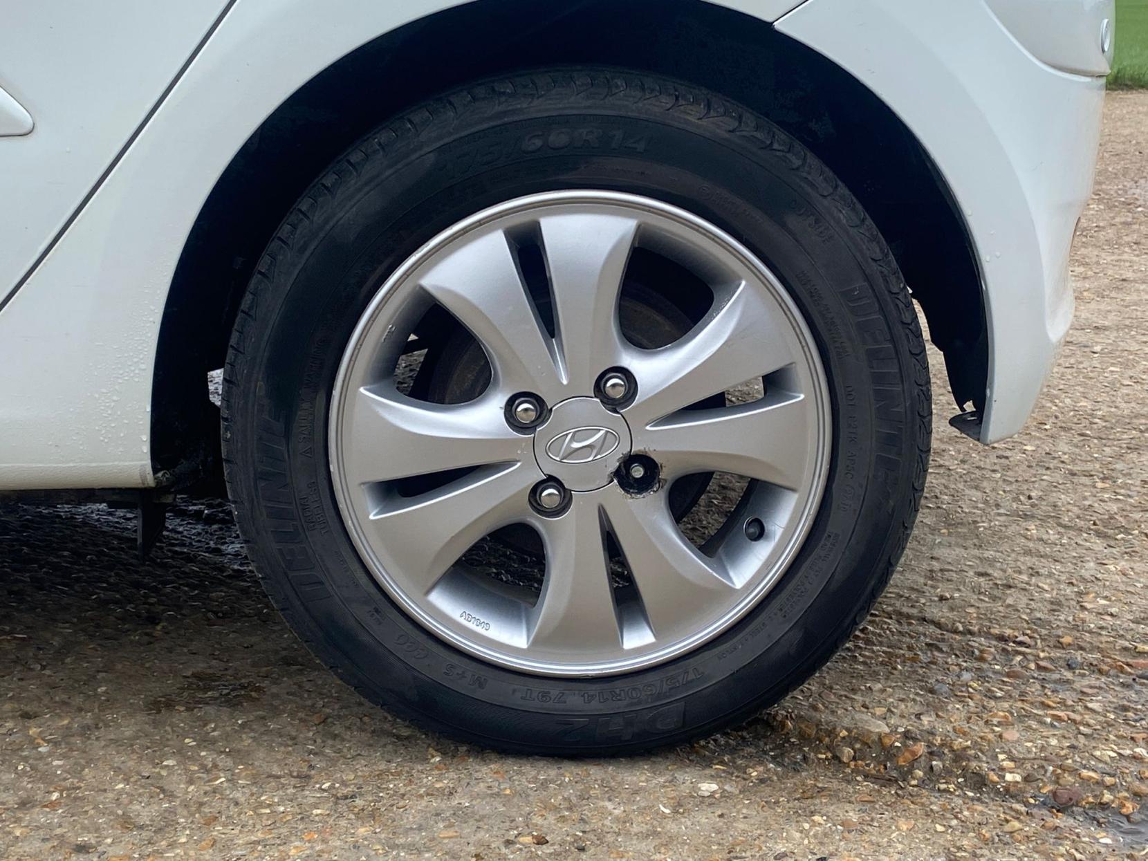 Hyundai i10 1.2 Active Hatchback 5dr Petrol Auto Euro 5 (85 bhp)