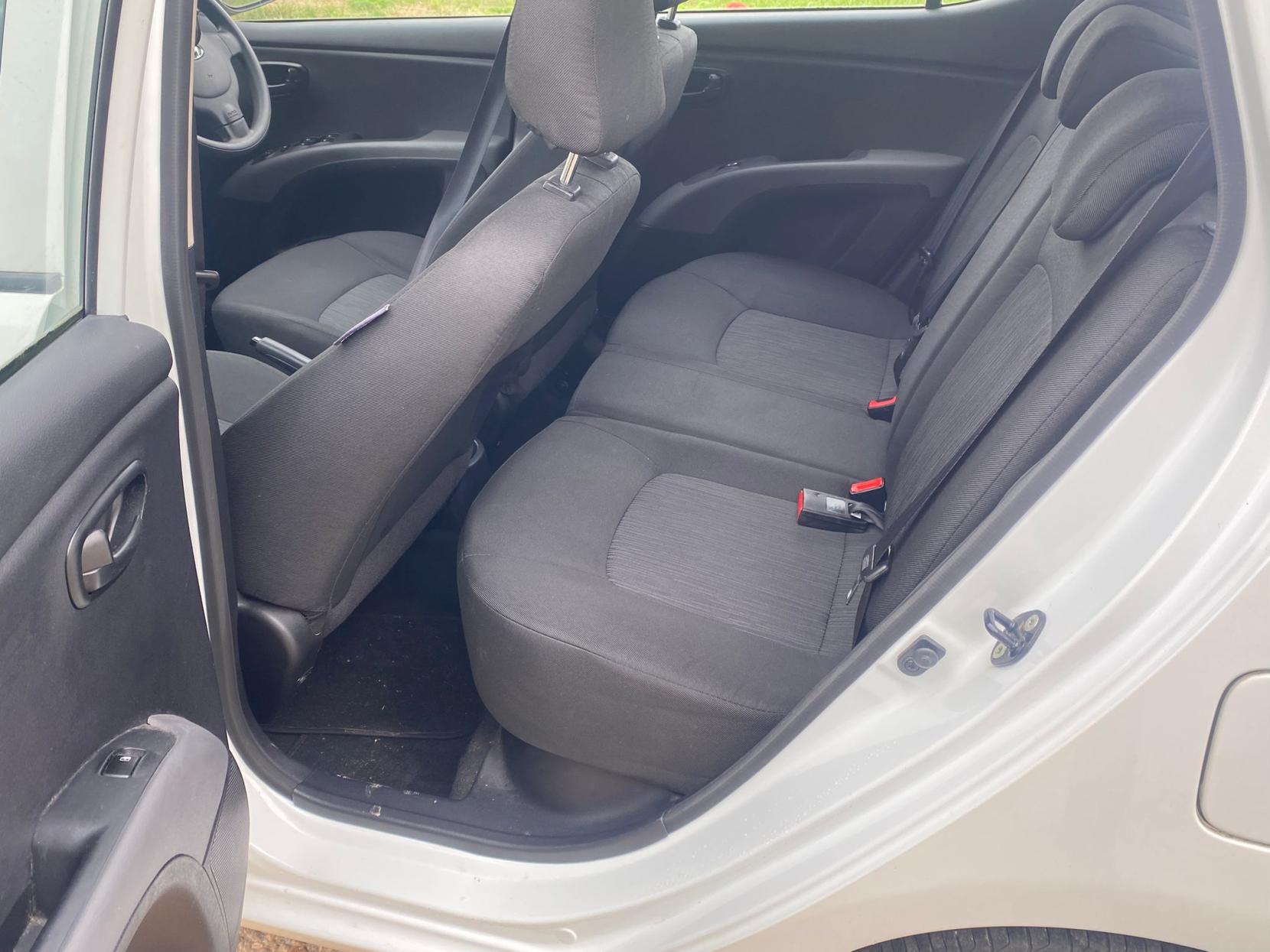 Hyundai i10 1.2 Active Hatchback 5dr Petrol Auto Euro 5 (85 bhp)