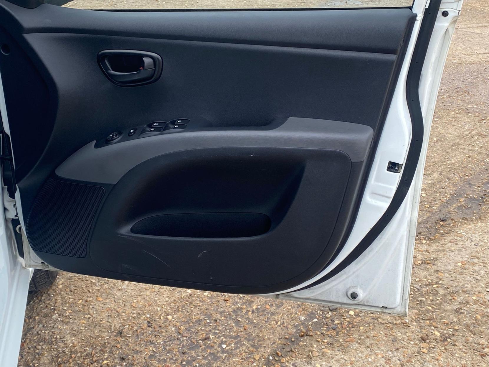 Hyundai i10 1.2 Active Hatchback 5dr Petrol Auto Euro 5 (85 bhp)