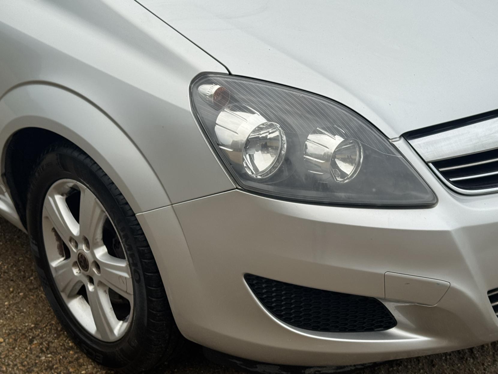 Vauxhall Zafira 1.6 16V Exclusiv MPV 5dr Petrol Manual Euro 5 (115 ps)