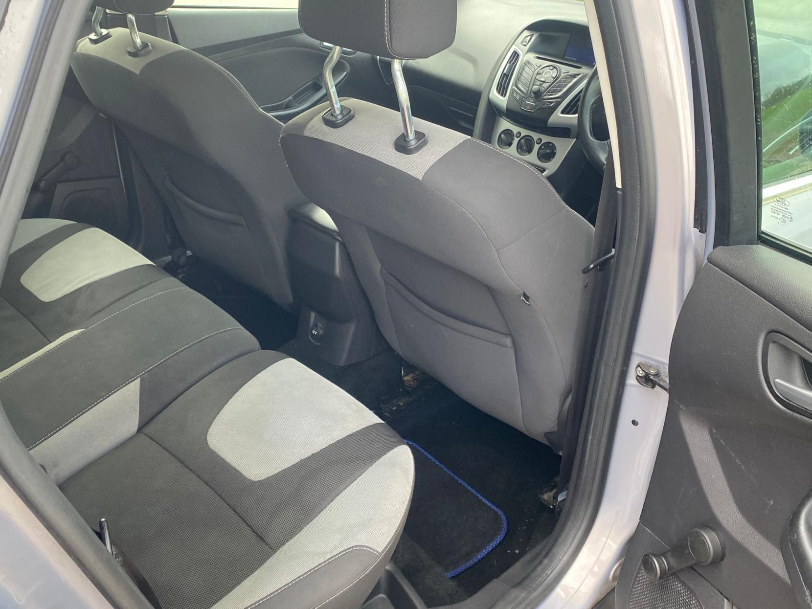 Ford Focus 1.6 TDCi Zetec Navigator Hatchback 5dr Diesel Manual Euro 5 (s/s) (115 ps)