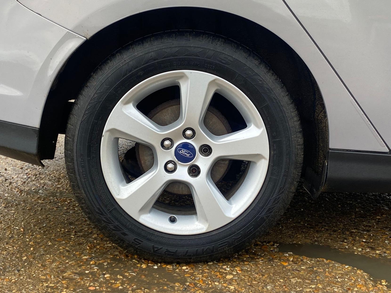 Ford Focus 1.6 TDCi Zetec Navigator Hatchback 5dr Diesel Manual Euro 5 (s/s) (115 ps)