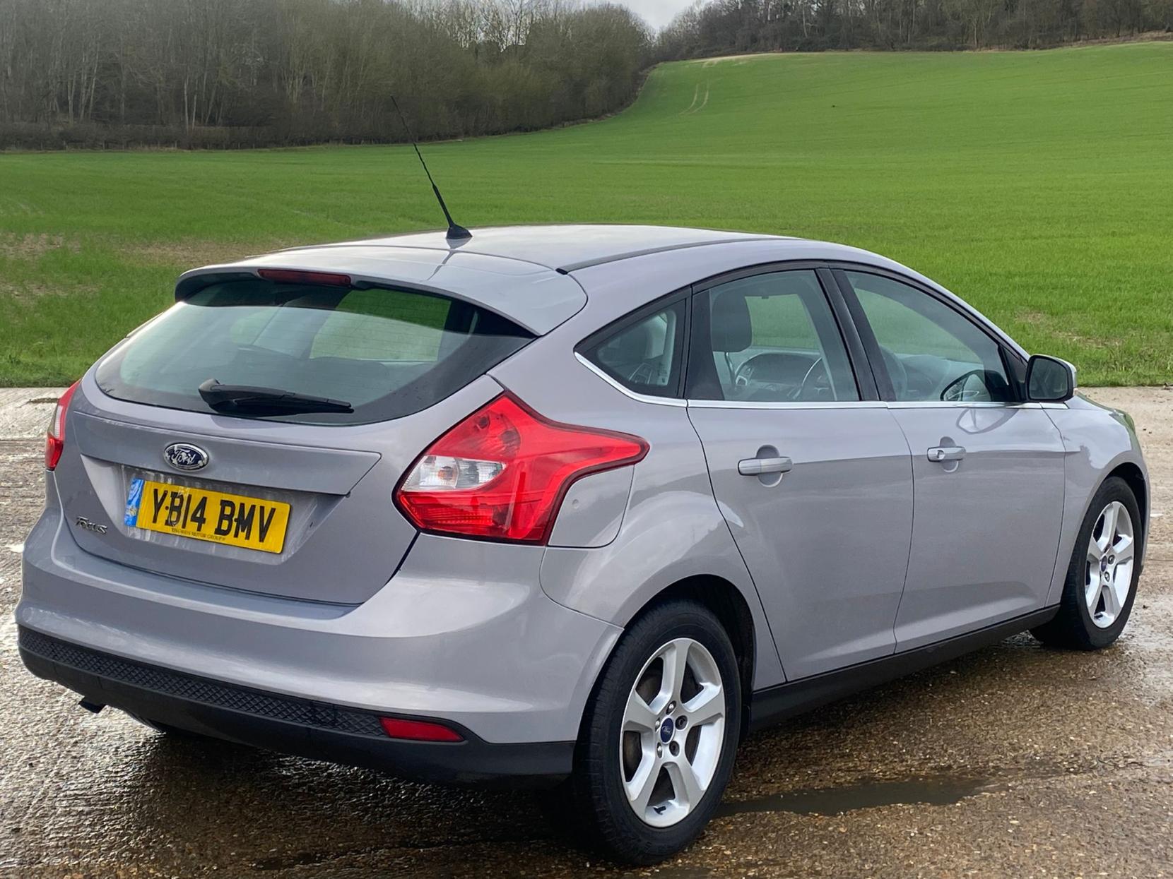 Ford Focus 1.6 TDCi Zetec Navigator Hatchback 5dr Diesel Manual Euro 5 (s/s) (115 ps)