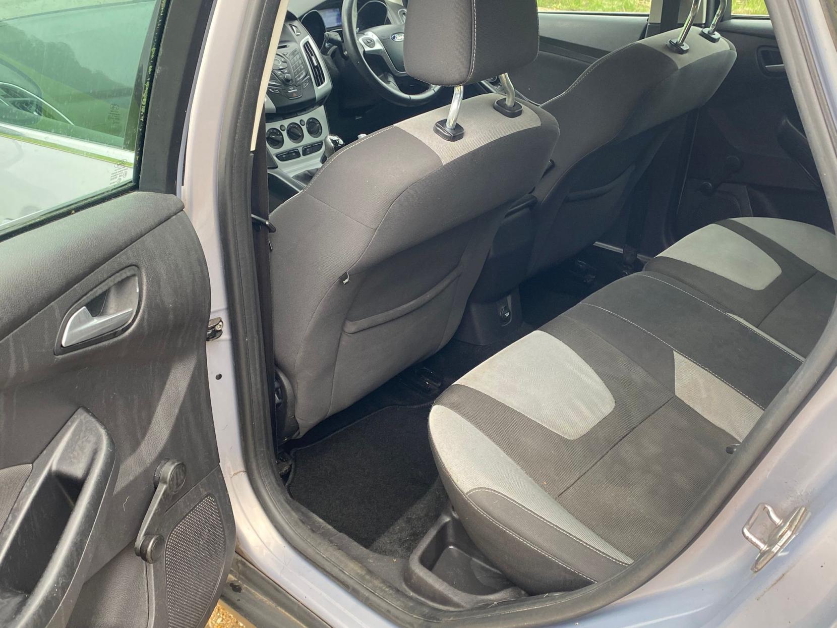 Ford Focus 1.6 TDCi Zetec Navigator Hatchback 5dr Diesel Manual Euro 5 (s/s) (115 ps)