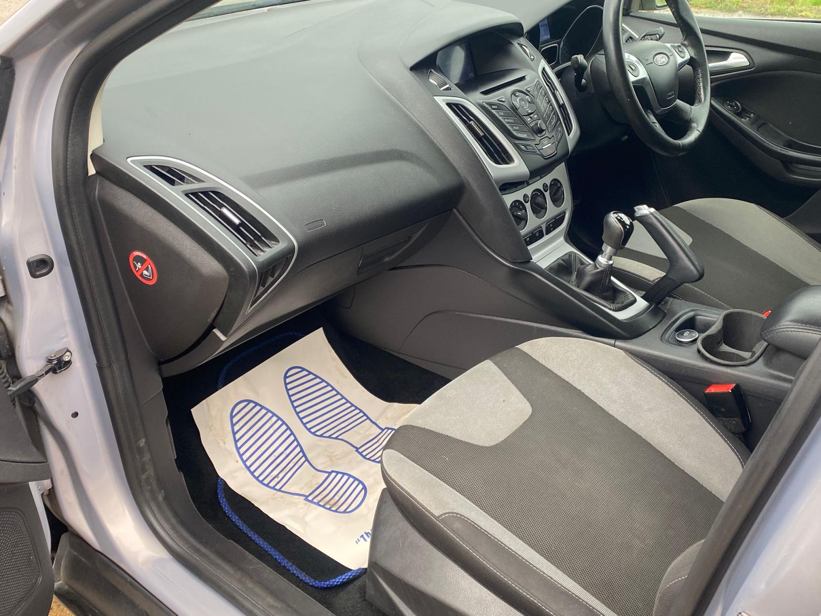 Ford Focus 1.6 TDCi Zetec Navigator Hatchback 5dr Diesel Manual Euro 5 (s/s) (115 ps)