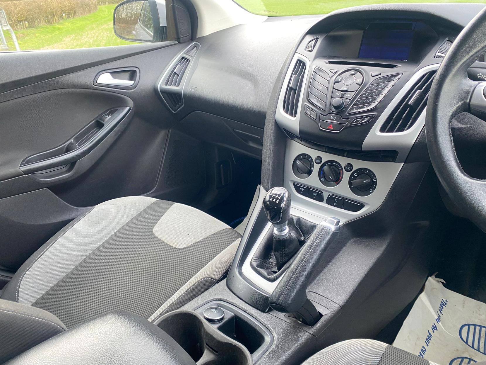 Ford Focus 1.6 TDCi Zetec Navigator Hatchback 5dr Diesel Manual Euro 5 (s/s) (115 ps)