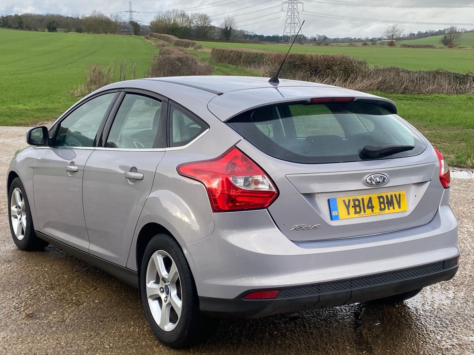 Ford Focus 1.6 TDCi Zetec Navigator Hatchback 5dr Diesel Manual Euro 5 (s/s) (115 ps)