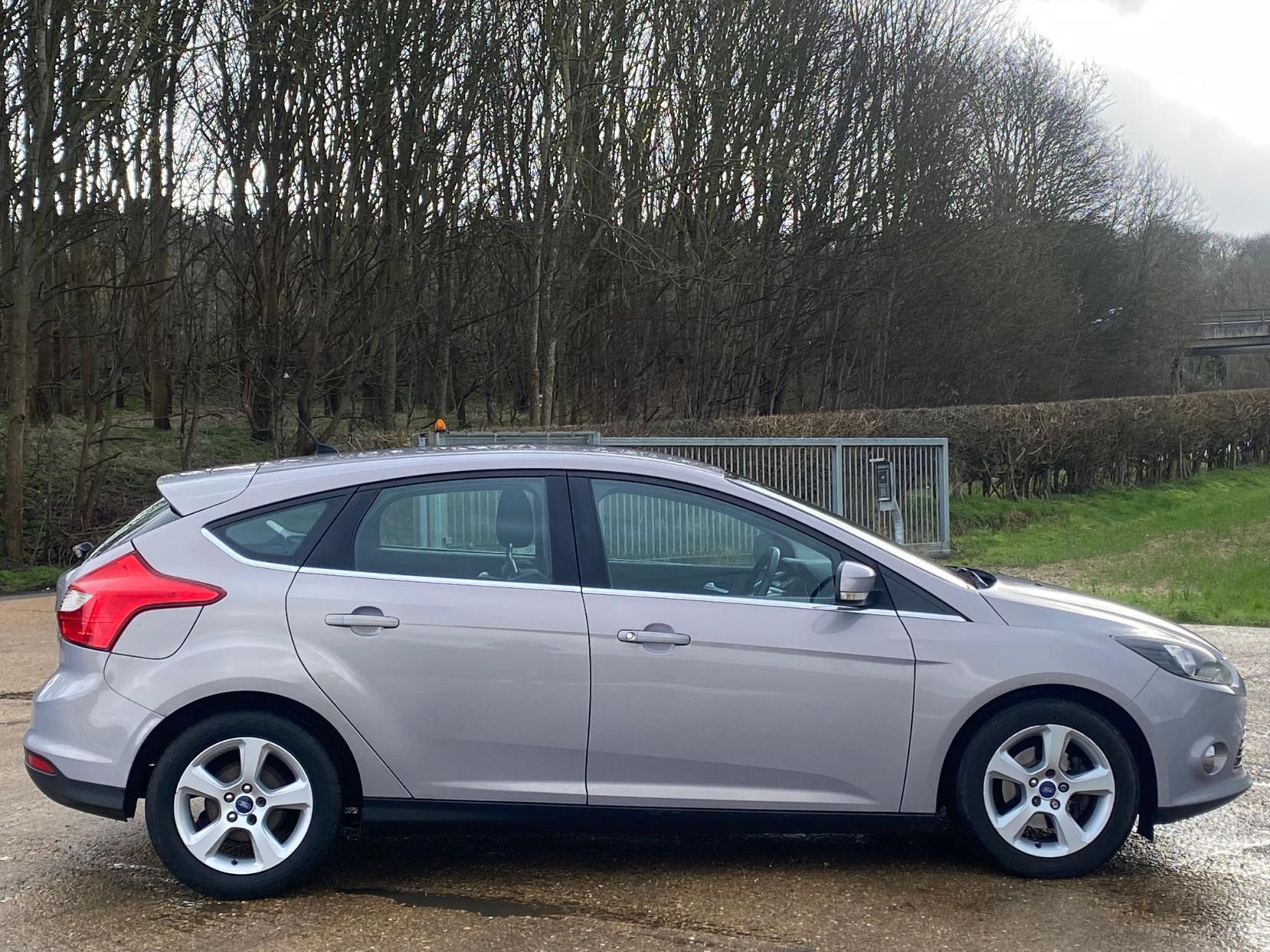 Ford Focus 1.6 TDCi Zetec Navigator Hatchback 5dr Diesel Manual Euro 5 (s/s) (115 ps)