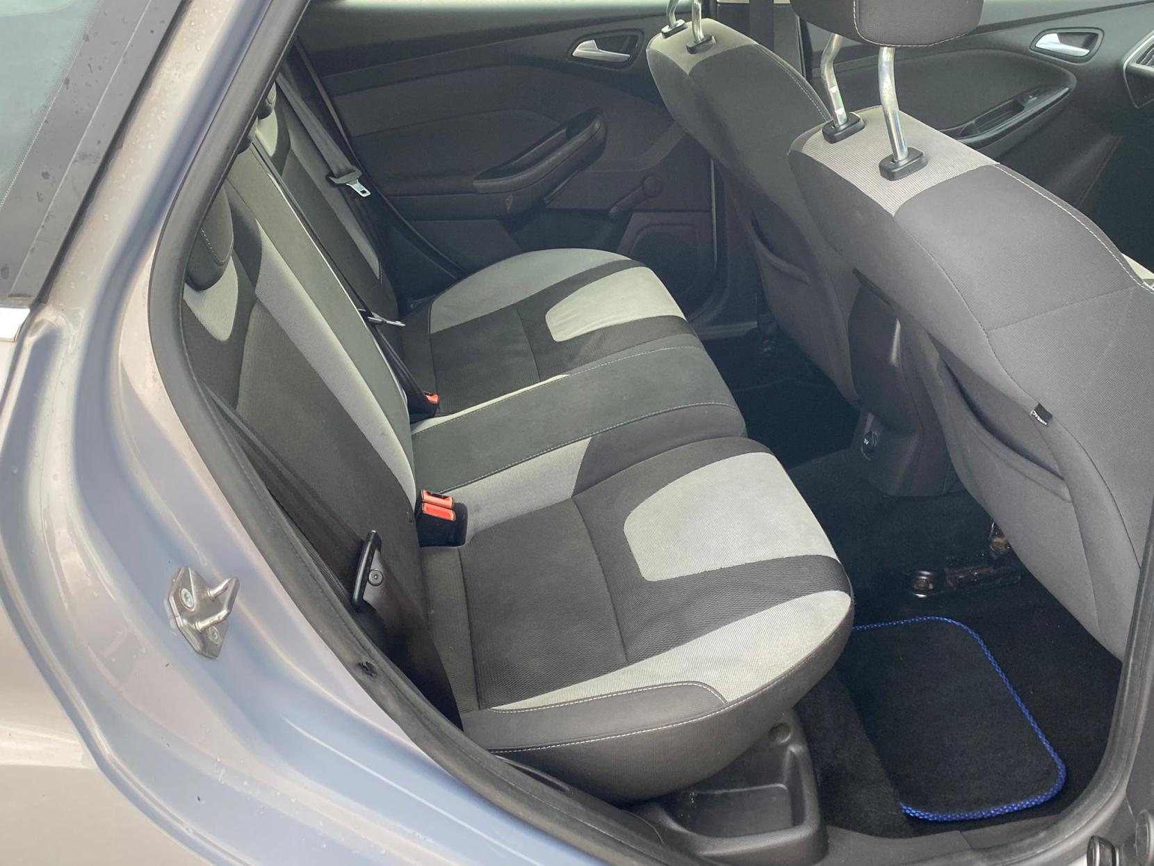 Ford Focus 1.6 TDCi Zetec Navigator Hatchback 5dr Diesel Manual Euro 5 (s/s) (115 ps)