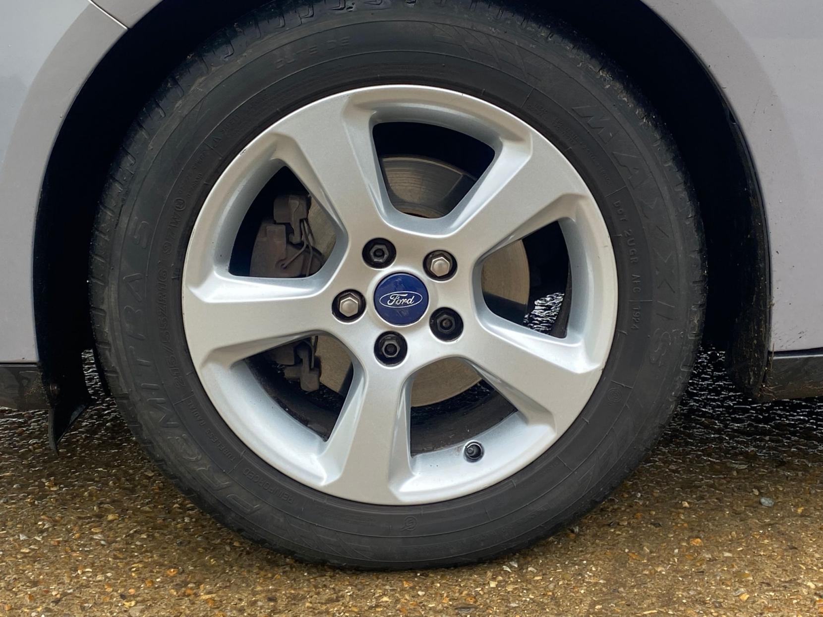 Ford Focus 1.6 TDCi Zetec Navigator Hatchback 5dr Diesel Manual Euro 5 (s/s) (115 ps)