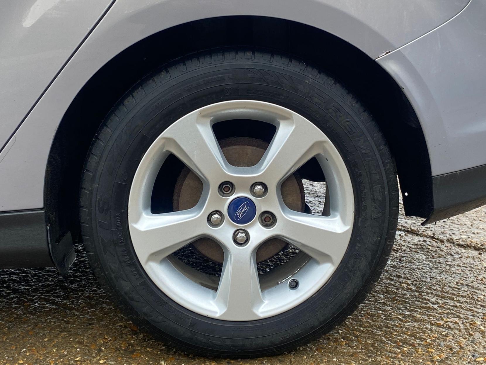 Ford Focus 1.6 TDCi Zetec Navigator Hatchback 5dr Diesel Manual Euro 5 (s/s) (115 ps)