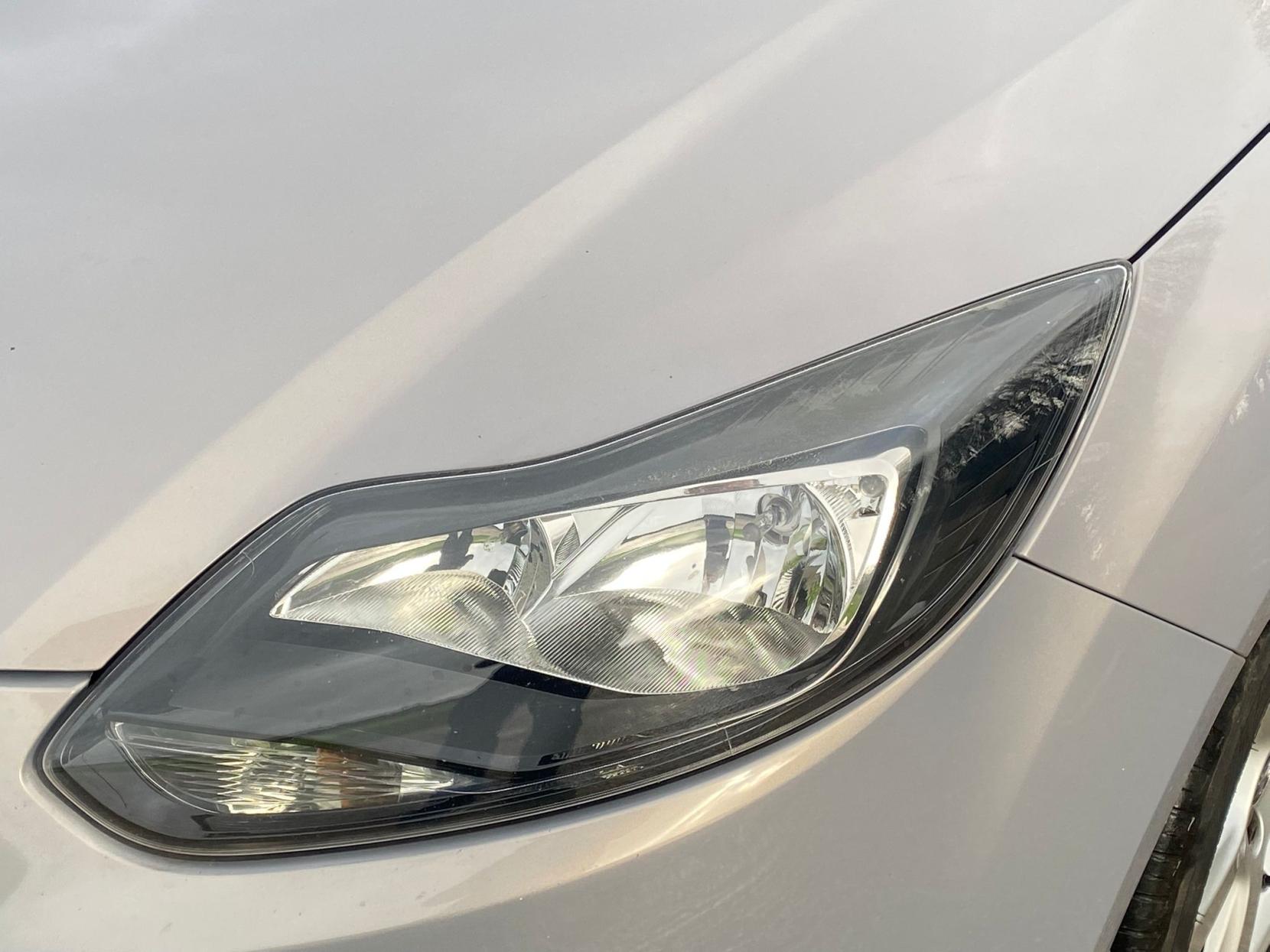 Ford Focus 1.6 TDCi Zetec Navigator Hatchback 5dr Diesel Manual Euro 5 (s/s) (115 ps)