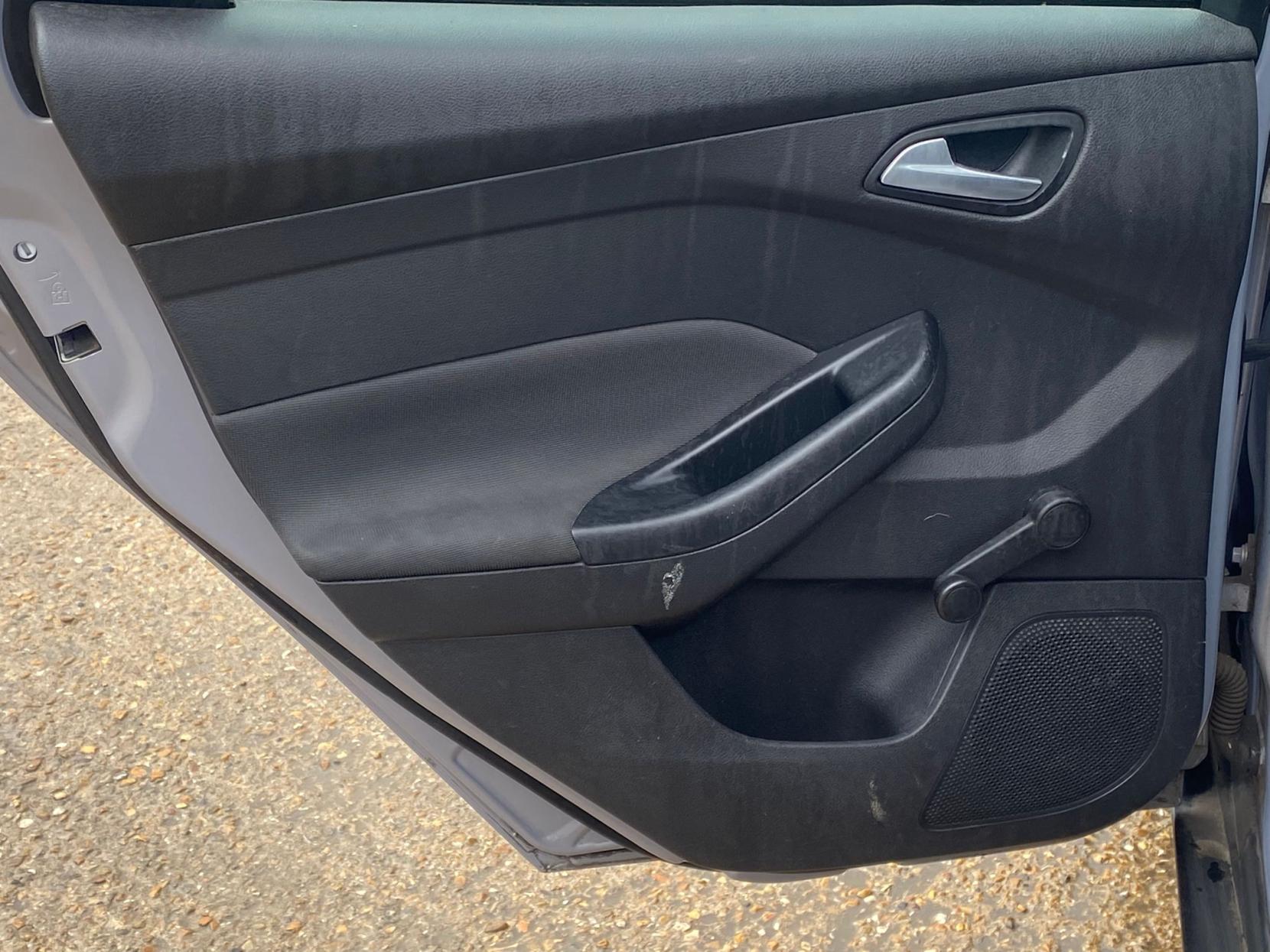 Ford Focus 1.6 TDCi Zetec Navigator Hatchback 5dr Diesel Manual Euro 5 (s/s) (115 ps)