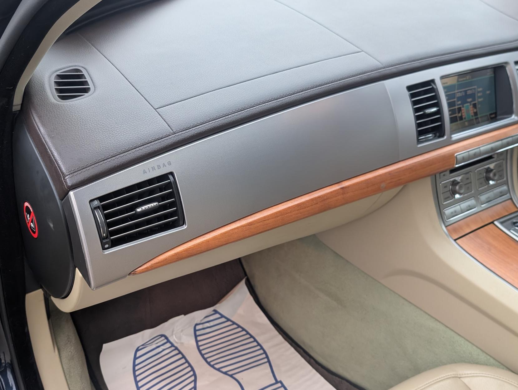 Jaguar XF 3.0 V6 Luxury Saloon 4dr Petrol Auto Euro 4 (238 ps)