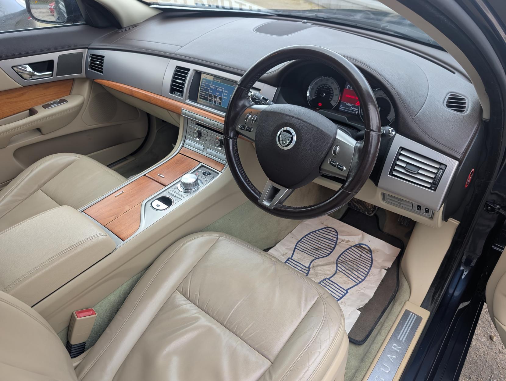 Jaguar XF 3.0 V6 Luxury Saloon 4dr Petrol Auto Euro 4 (238 ps)