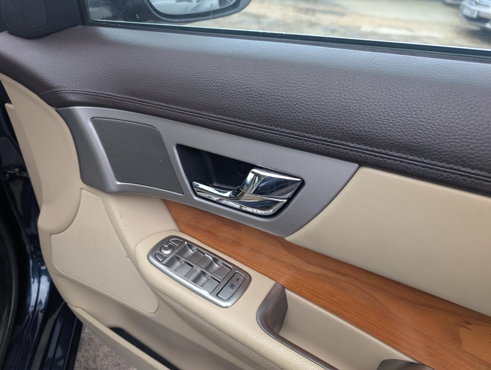 Jaguar XF 3.0 V6 Luxury Saloon 4dr Petrol Auto Euro 4 (238 ps)