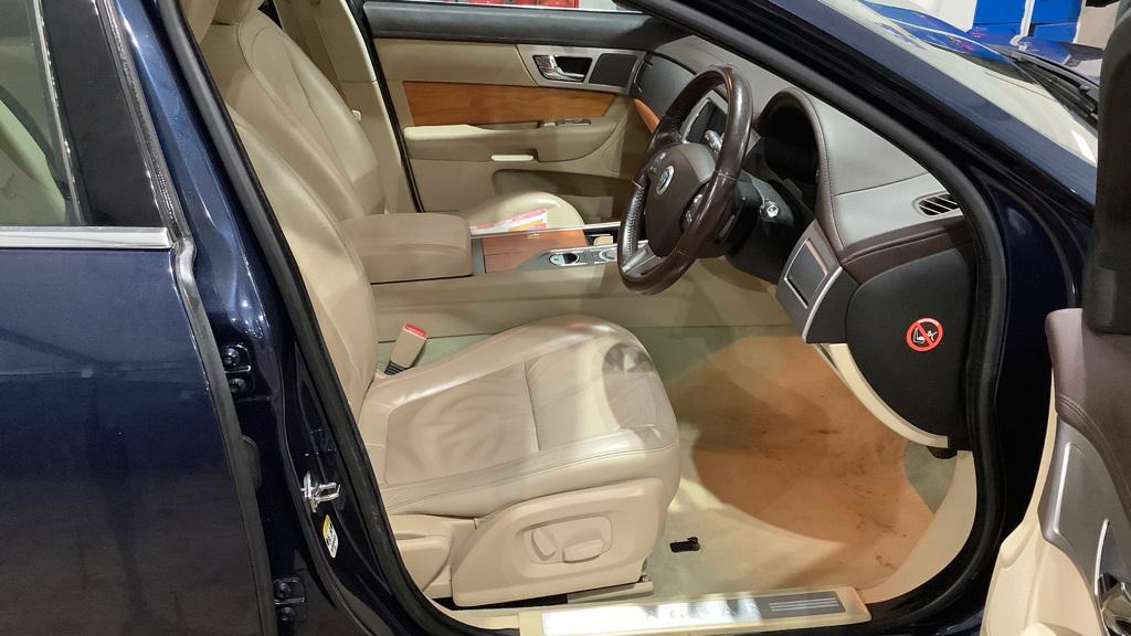 Jaguar XF 3.0 V6 Luxury Saloon 4dr Petrol Auto Euro 4 (238 ps)