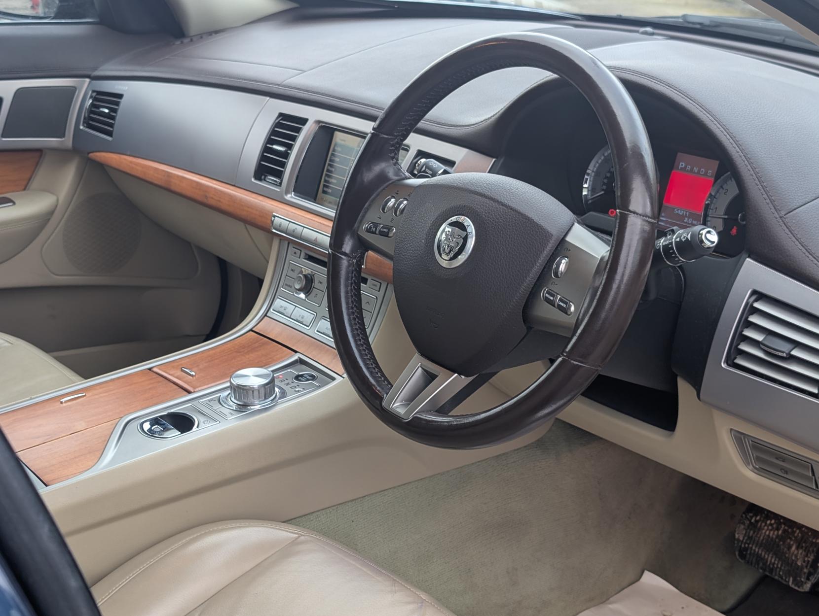 Jaguar XF 3.0 V6 Luxury Saloon 4dr Petrol Auto Euro 4 (238 ps)