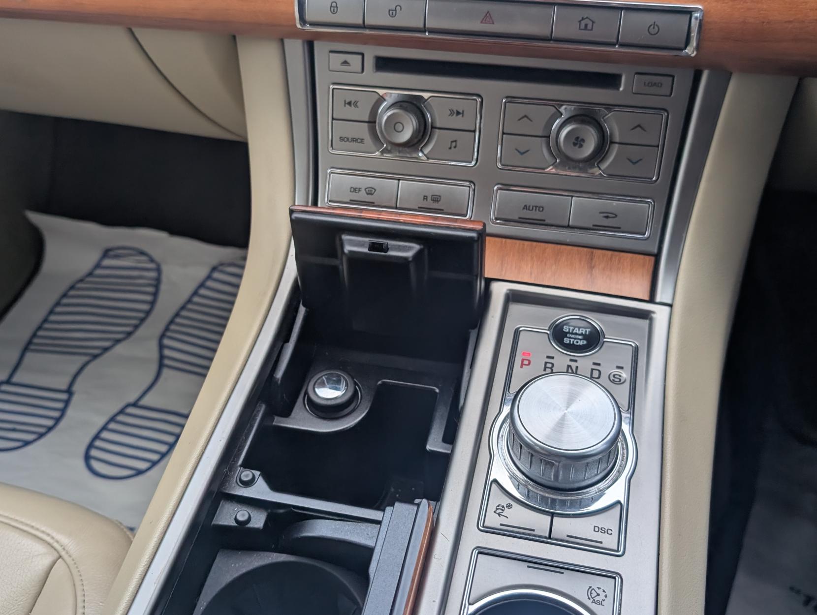 Jaguar XF 3.0 V6 Luxury Saloon 4dr Petrol Auto Euro 4 (238 ps)