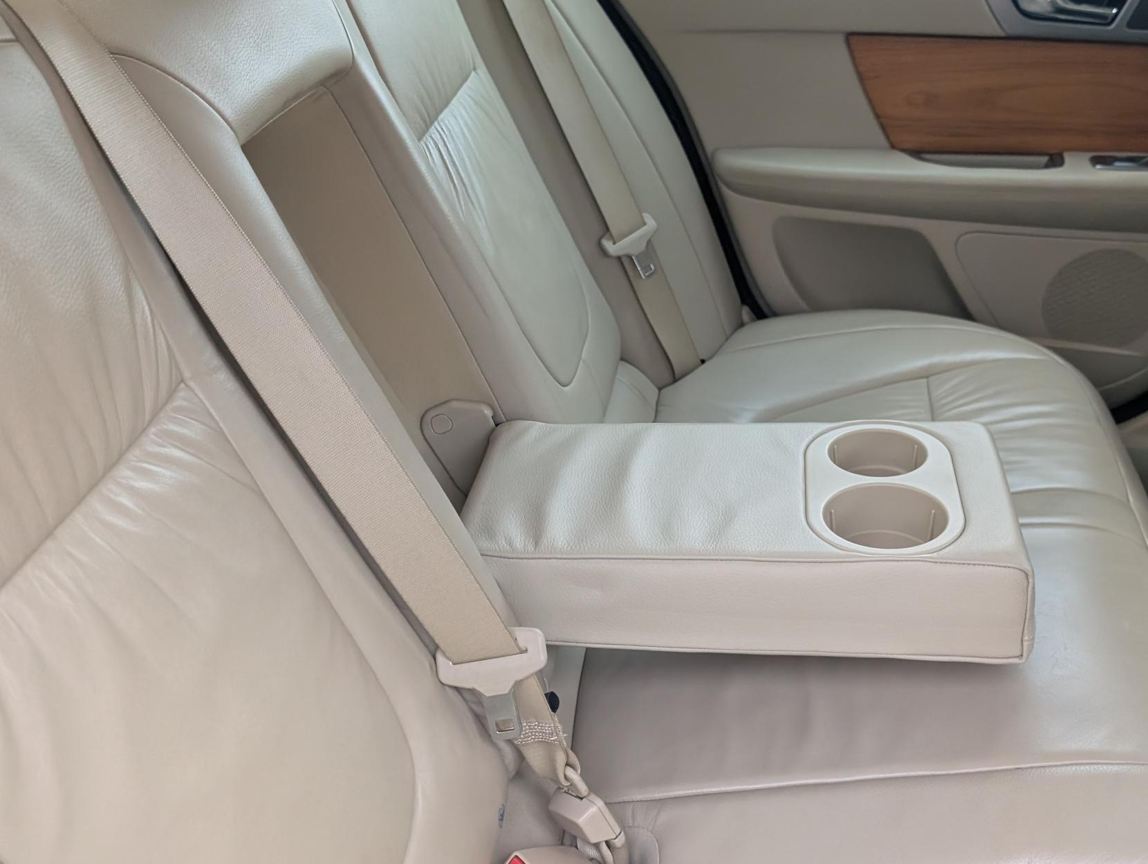 Jaguar XF 3.0 V6 Luxury Saloon 4dr Petrol Auto Euro 4 (238 ps)