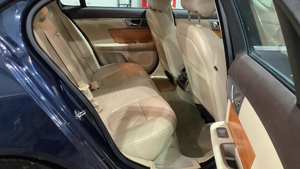 Jaguar XF 3.0 V6 Luxury Saloon 4dr Petrol Auto Euro 4 (238 ps)