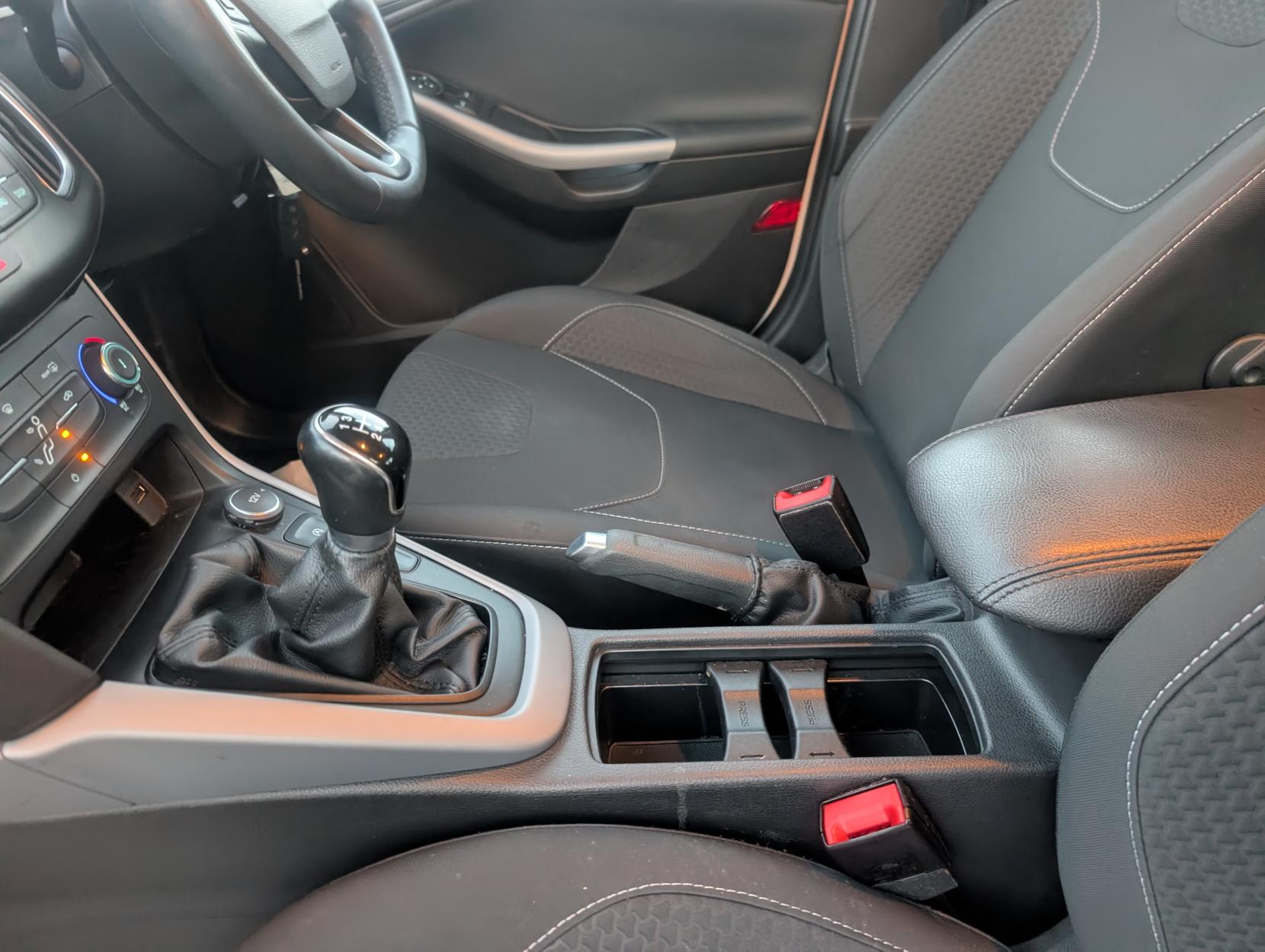 Ford Focus 1.0T EcoBoost Zetec Hatchback 5dr Petrol Manual Euro 6 (s/s) (100 ps)