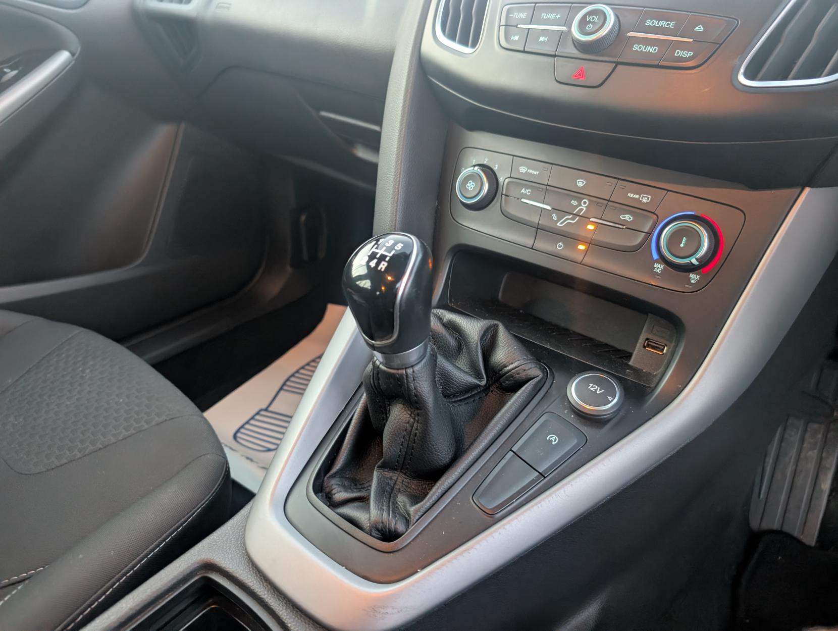 Ford Focus 1.0T EcoBoost Zetec Hatchback 5dr Petrol Manual Euro 6 (s/s) (100 ps)